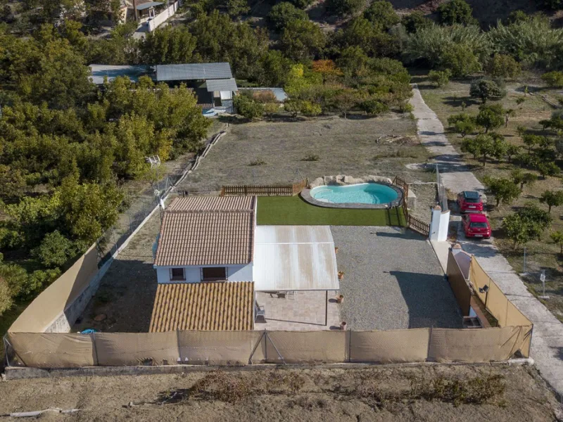 House - Finca - Cortijo в продаже в Coín, Málaga. В доме 3 спален и 2 ванных комнат. Площадь дома 71 м². Площадь участка 929 м²