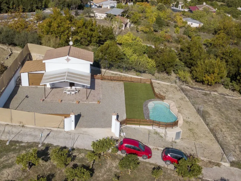 House - Finca - Cortijo в продаже в Coín, Málaga. В доме 3 спален и 2 ванных комнат. Площадь дома 71 м². Площадь участка 929 м²
