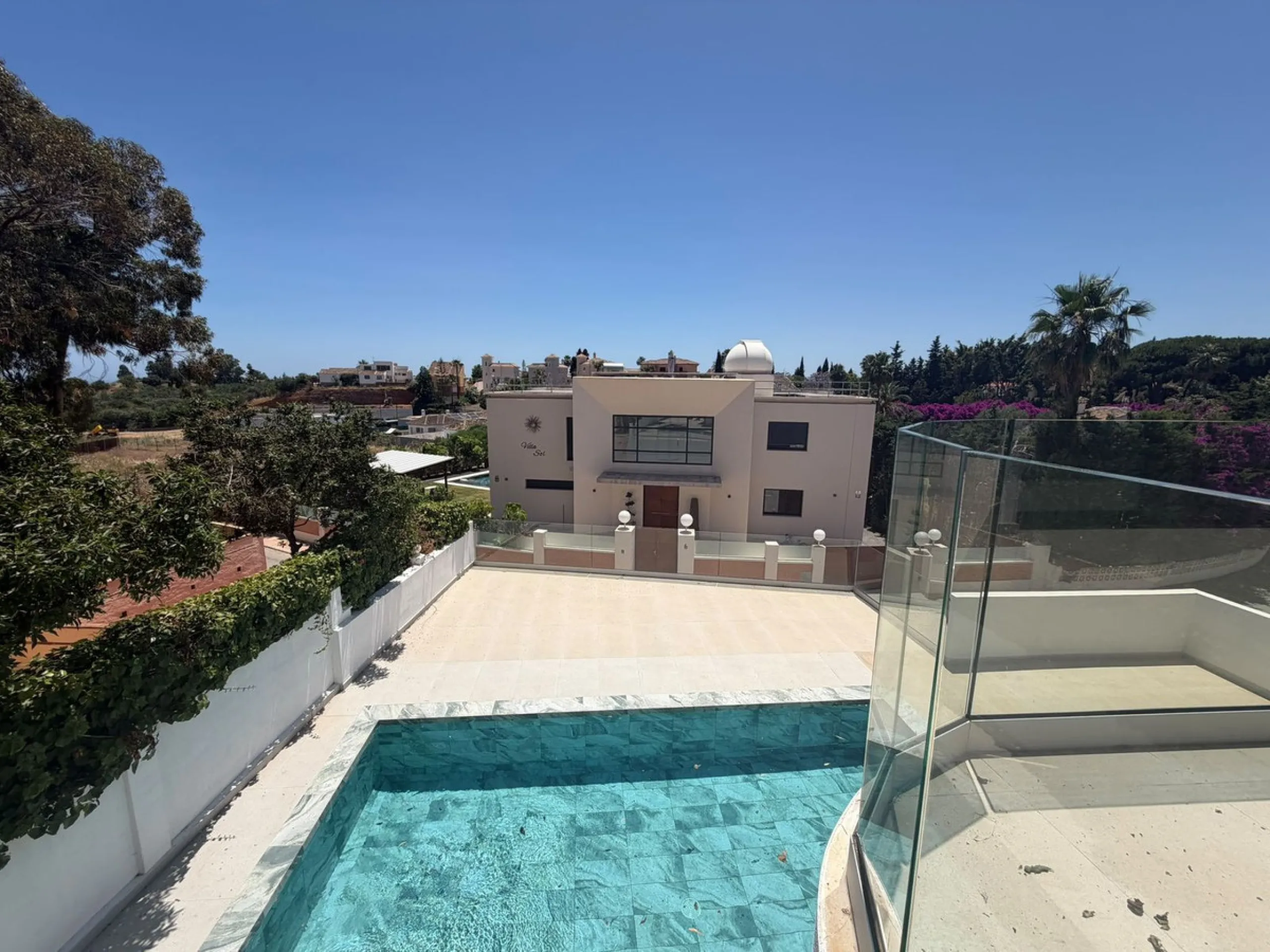 This elegant villa offers a perfect blend of comfort, space, and modern design, ideal for those seeking a refined yet relaxed lifestyle in a highly desirable neighbourhood. Located close to the international school, it's perfect for families looking for c