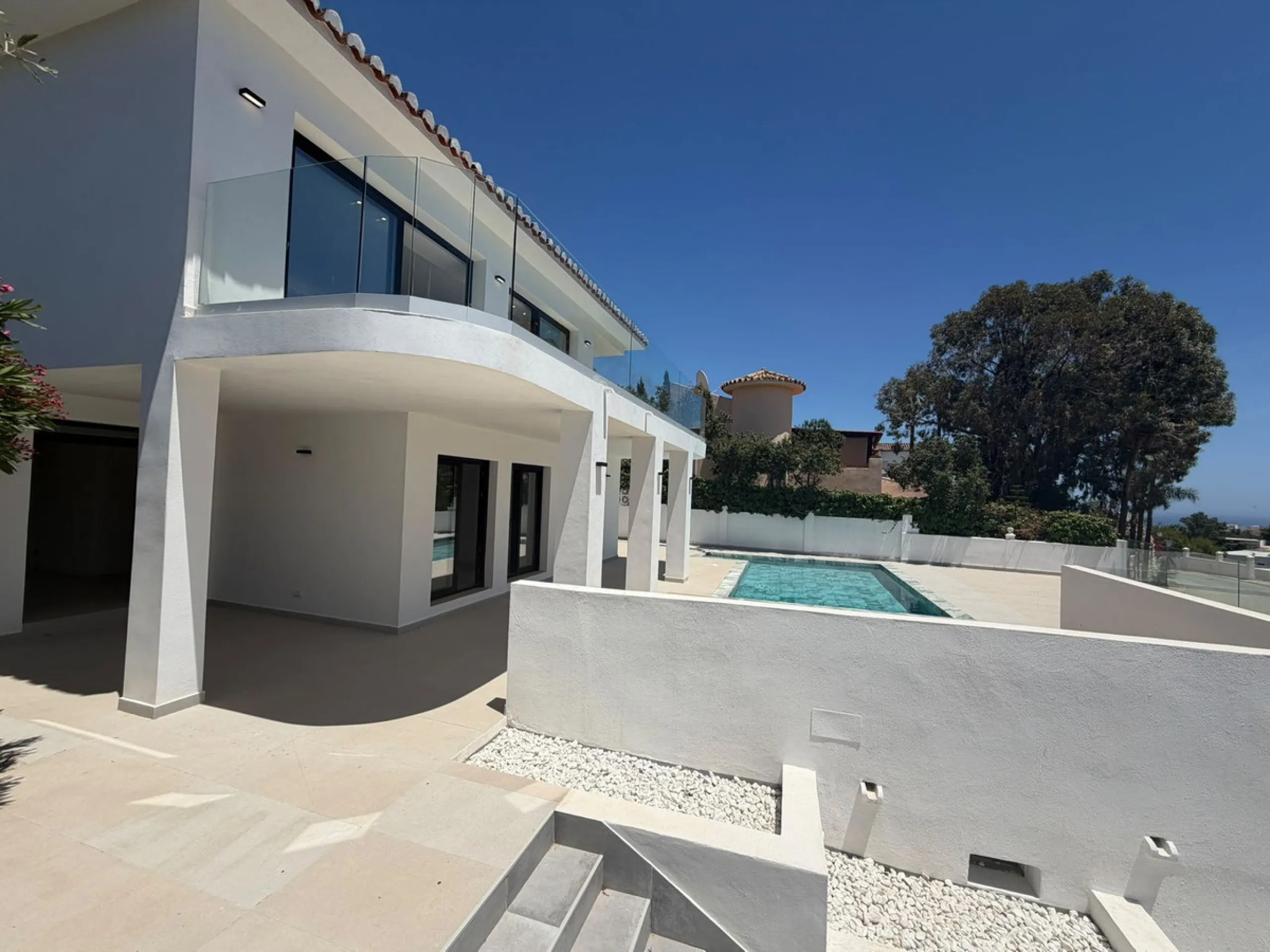 This elegant villa offers a perfect blend of comfort, space, and modern design, ideal for those seeking a refined yet relaxed lifestyle in a highly desirable neighbourhood. Located close to the international school, it's perfect for families looking for c