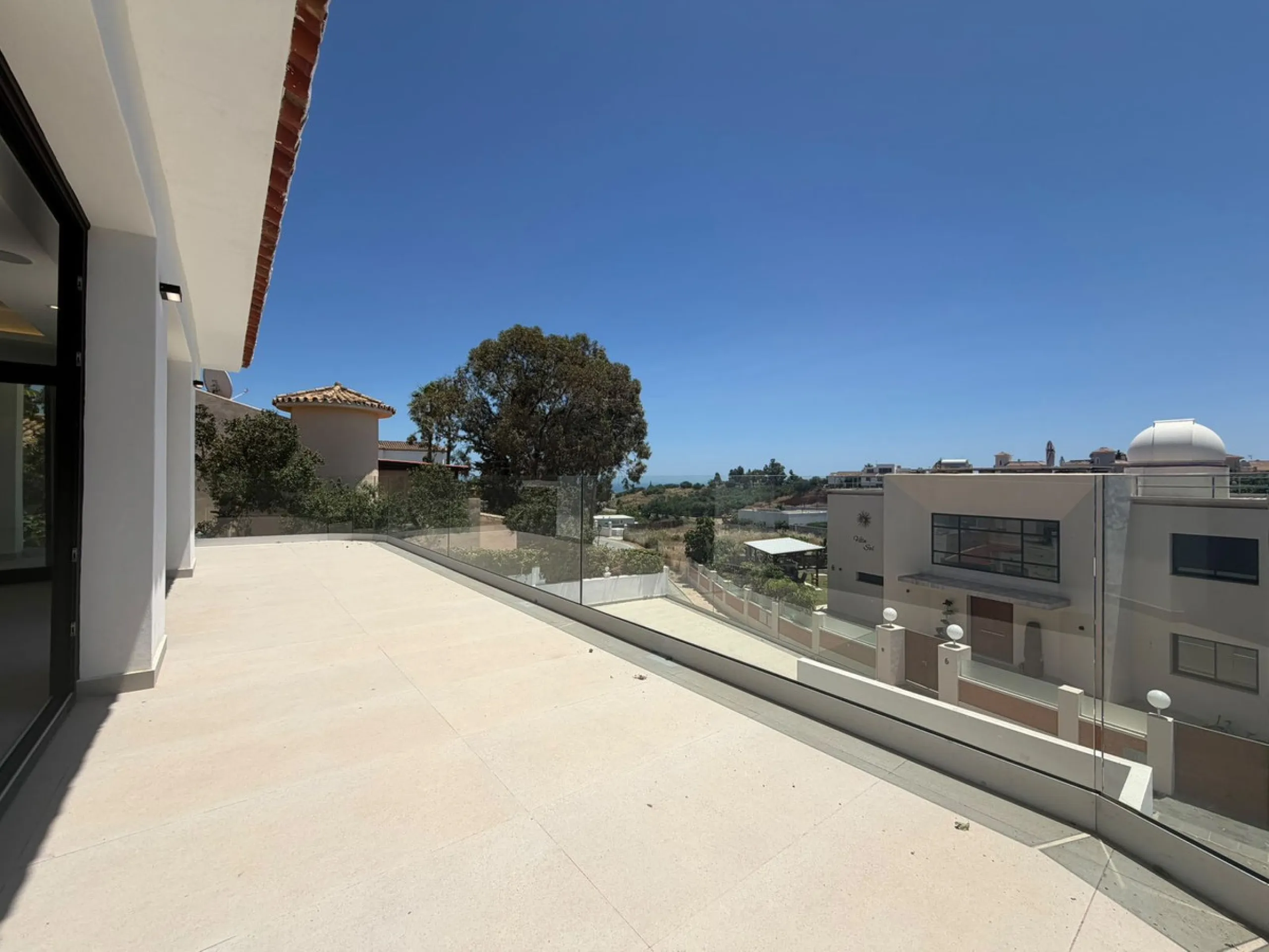 This elegant villa offers a perfect blend of comfort, space, and modern design, ideal for those seeking a refined yet relaxed lifestyle in a highly desirable neighbourhood. Located close to the international school, it's perfect for families looking for c