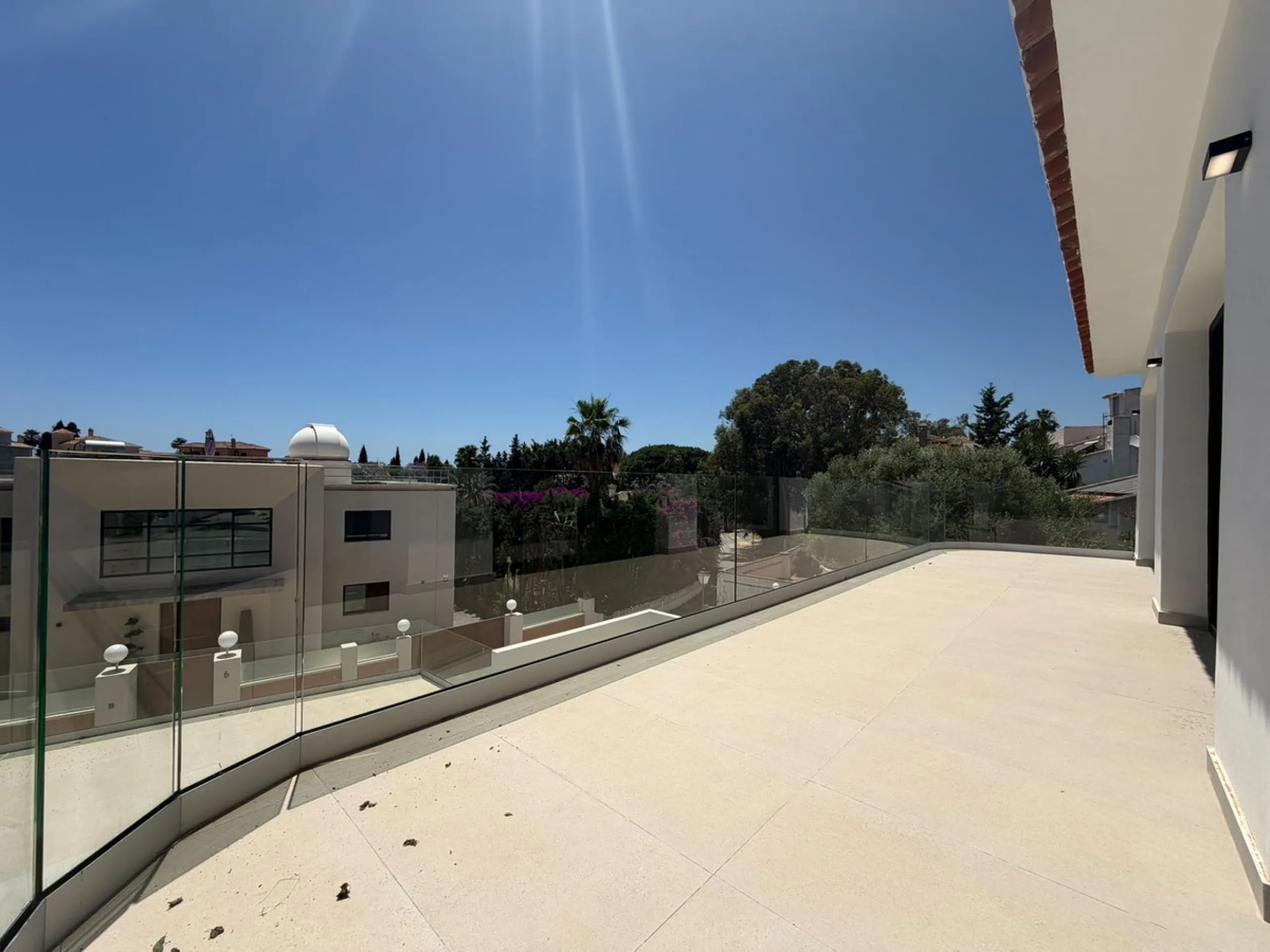 This elegant villa offers a perfect blend of comfort, space, and modern design, ideal for those seeking a refined yet relaxed lifestyle in a highly desirable neighbourhood. Located close to the international school, it's perfect for families looking for c