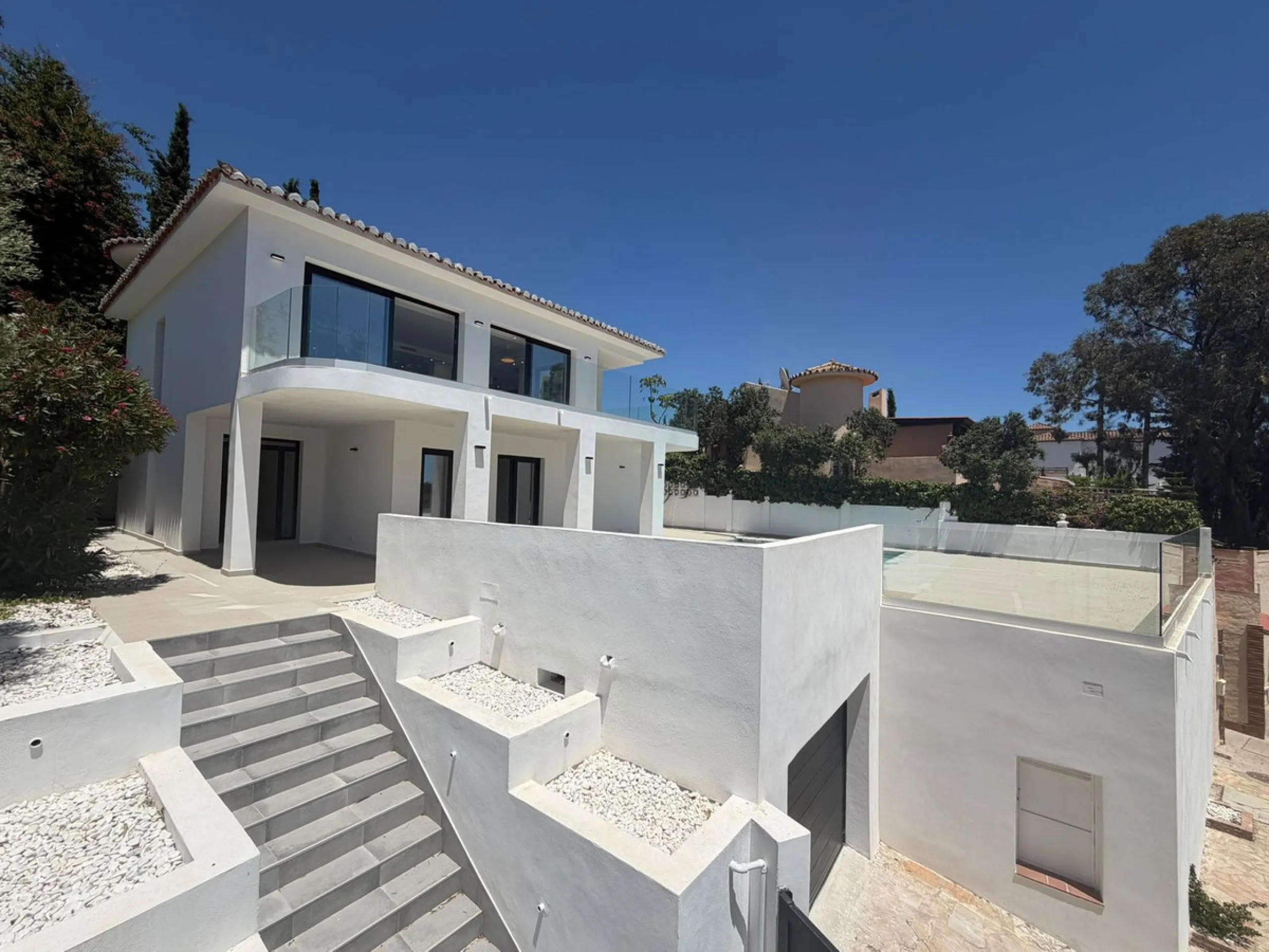 This elegant villa offers a perfect blend of comfort, space, and modern design, ideal for those seeking a refined yet relaxed lifestyle in a highly desirable neighbourhood. Located close to the international school, it's perfect for families looking for c