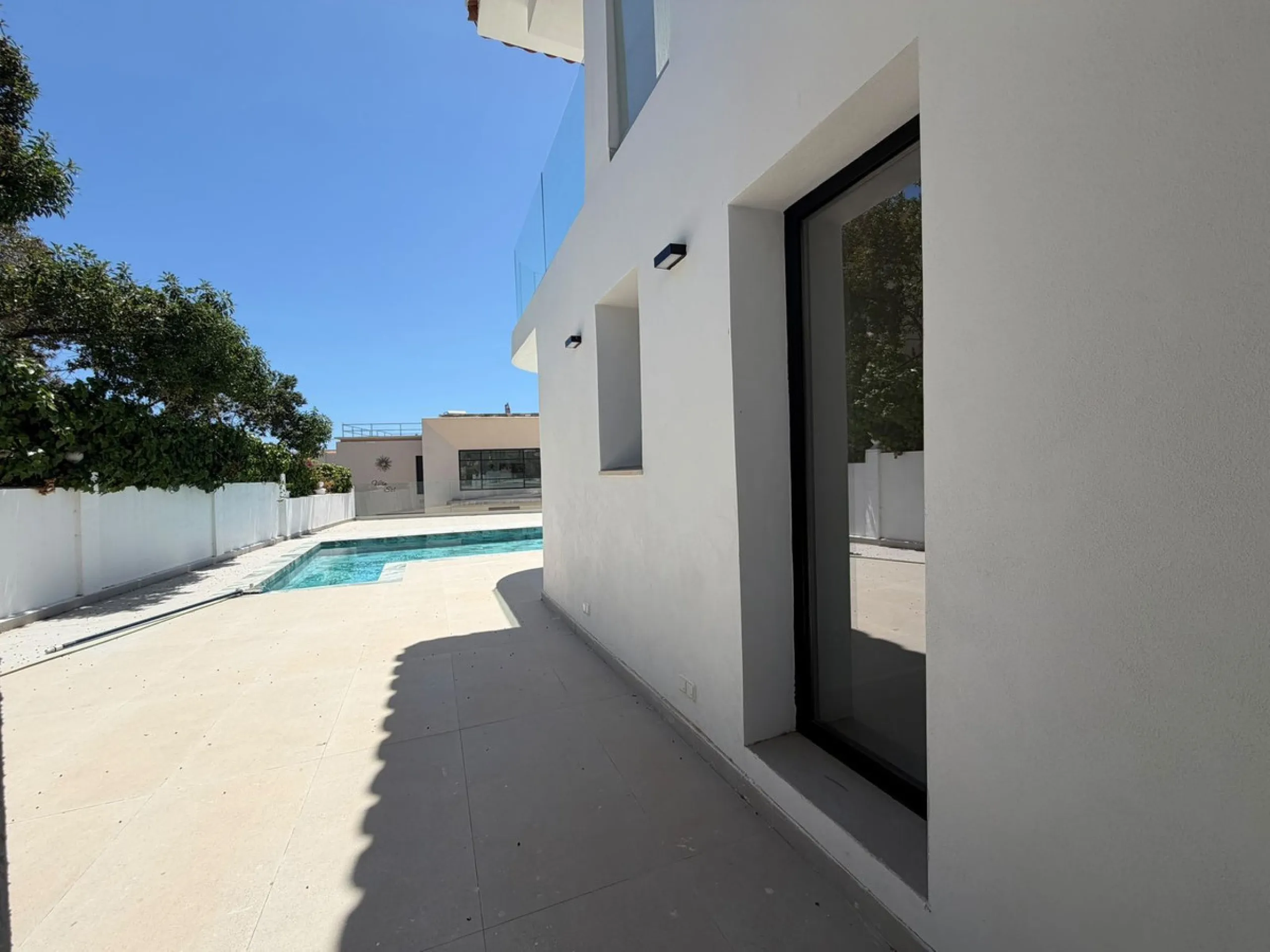 This elegant villa offers a perfect blend of comfort, space, and modern design, ideal for those seeking a refined yet relaxed lifestyle in a highly desirable neighbourhood. Located close to the international school, it's perfect for families looking for c