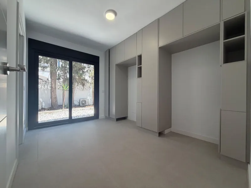 This elegant villa offers a perfect blend of comfort, space, and modern design, ideal for those seeking a refined yet relaxed lifestyle in a highly desirable neighbourhood. Located close to the international school, it's perfect for families looking for c