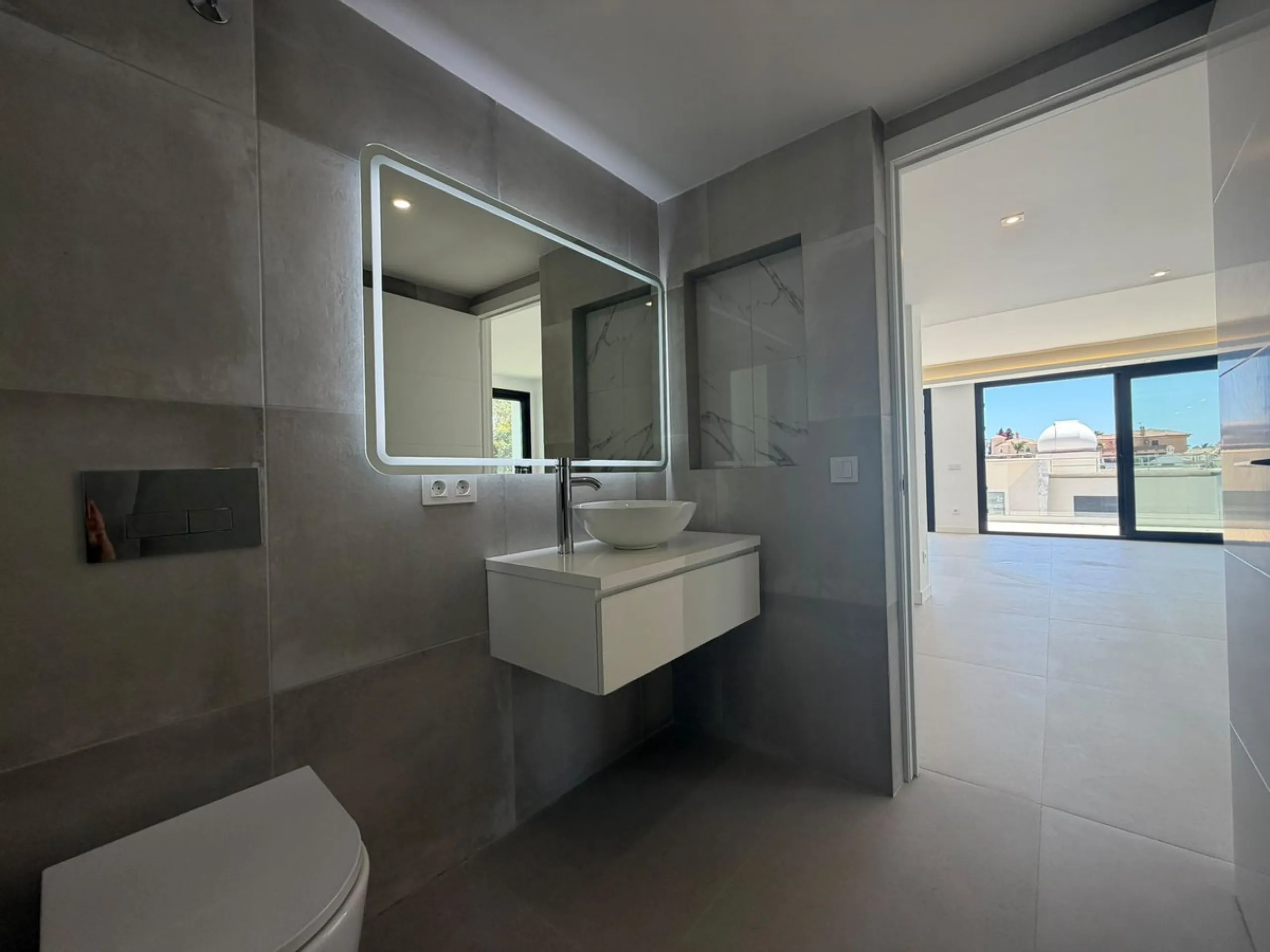 This elegant villa offers a perfect blend of comfort, space, and modern design, ideal for those seeking a refined yet relaxed lifestyle in a highly desirable neighbourhood. Located close to the international school, it's perfect for families looking for c