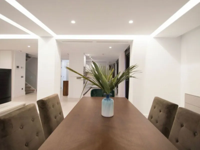 A stunning modern villa set on 1,269 sqm plot in the most sought-after area of Nueva Andalucia. This luxurious property offers five spacious bedrooms and bathrooms, designed with clean lines and contemporary finishes throughout. The villa features a beaut