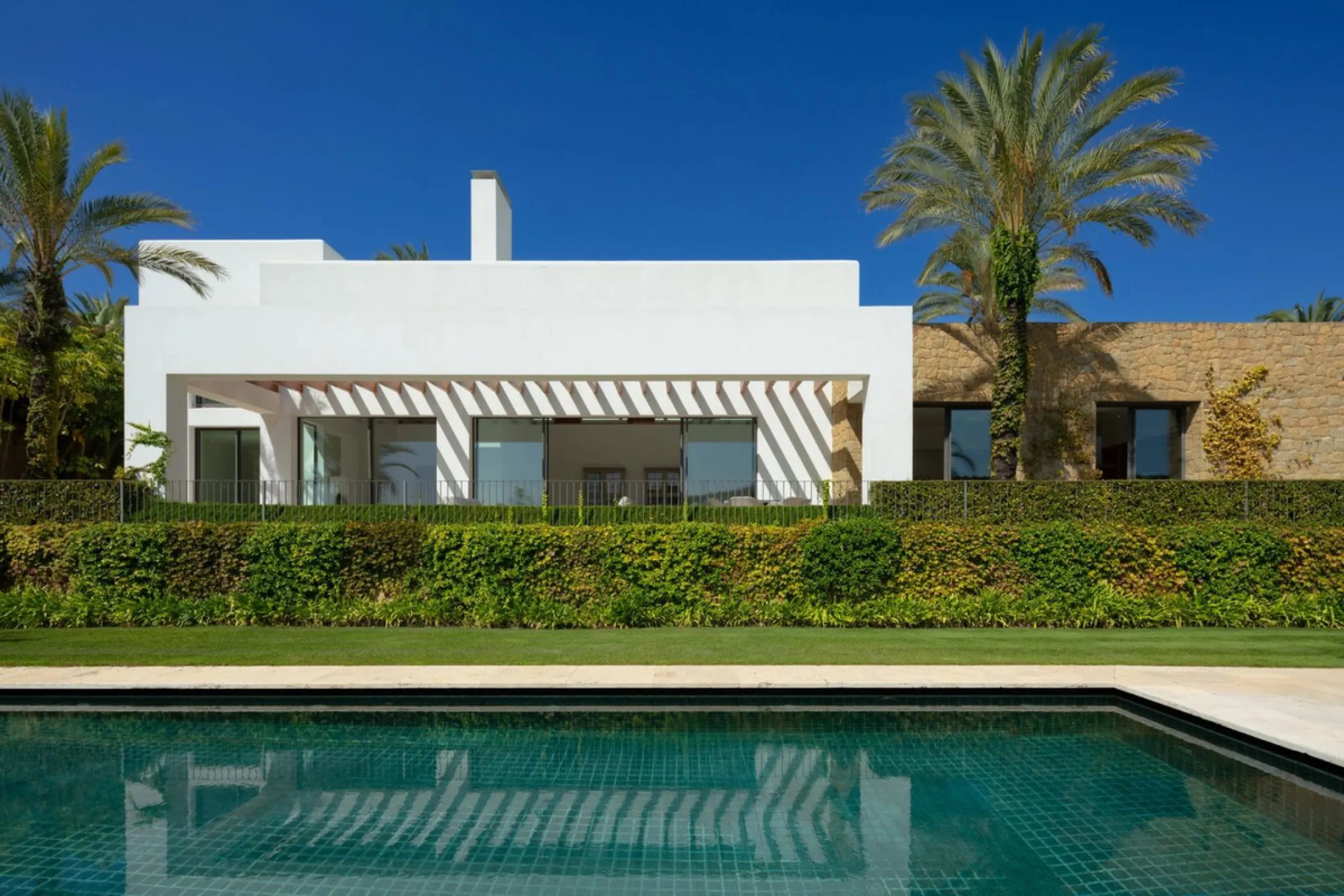 Situated in the exclusive Green 10 enclave within the prestigious Finca Cortesin Resort, this elegant villa offers a modern interpretation of luxury golfside living. Set across two levels, the home features a spacious open-plan living area with soaring ce