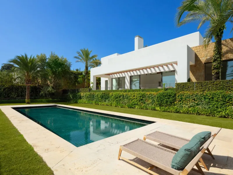 Situated in the exclusive Green 10 enclave within the prestigious Finca Cortesin Resort, this elegant villa offers a modern interpretation of luxury golfside living. Set across two levels, the home features a spacious open-plan living area with soaring ce