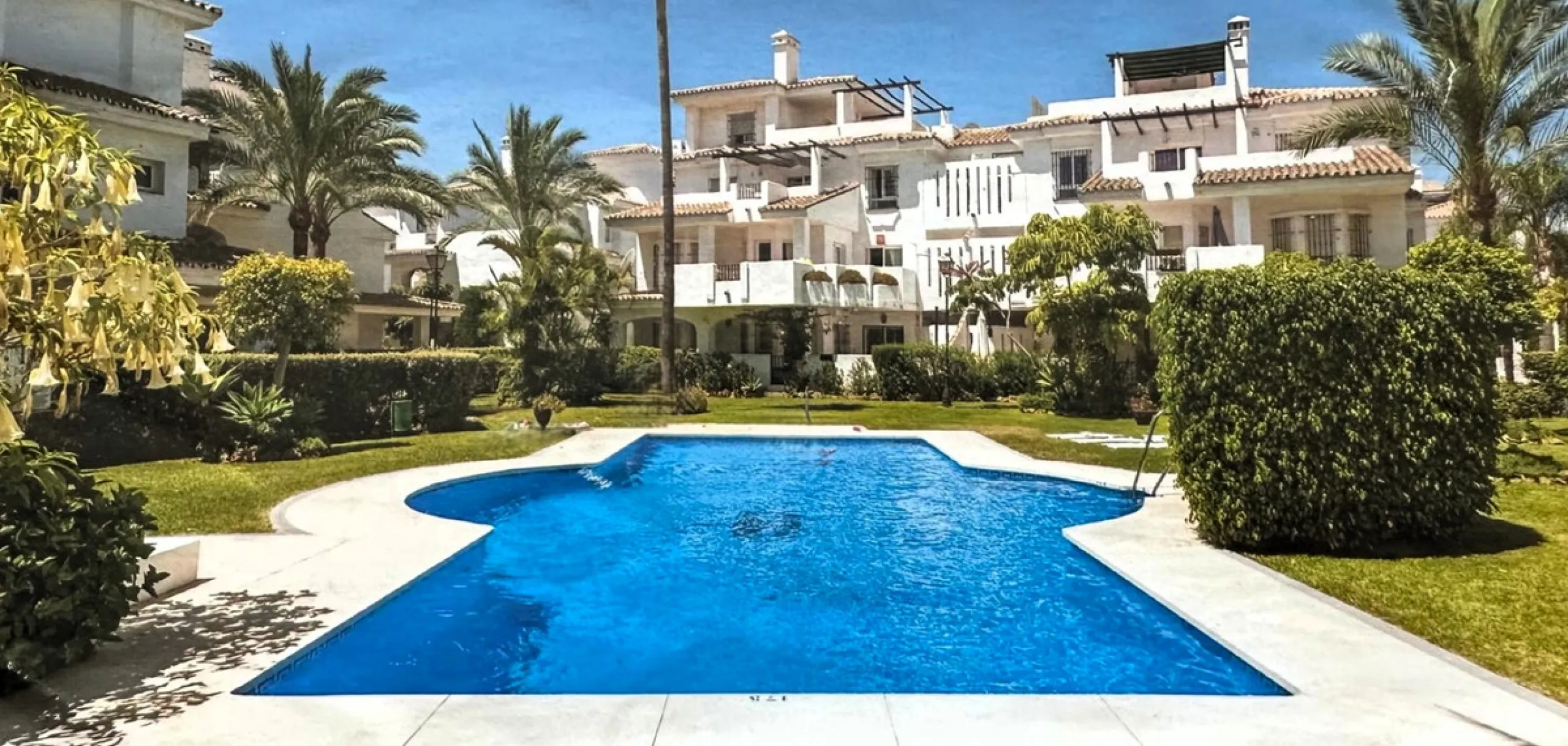 Prime location & excellent amenities, this ground floor 3 bedroom apartment is situated in the sought-after Los Naranjos de Marbella, within the prestigious area of Nueva Andalucia, Marbella. Benefiting from close proximity to a variety of amenities, incl