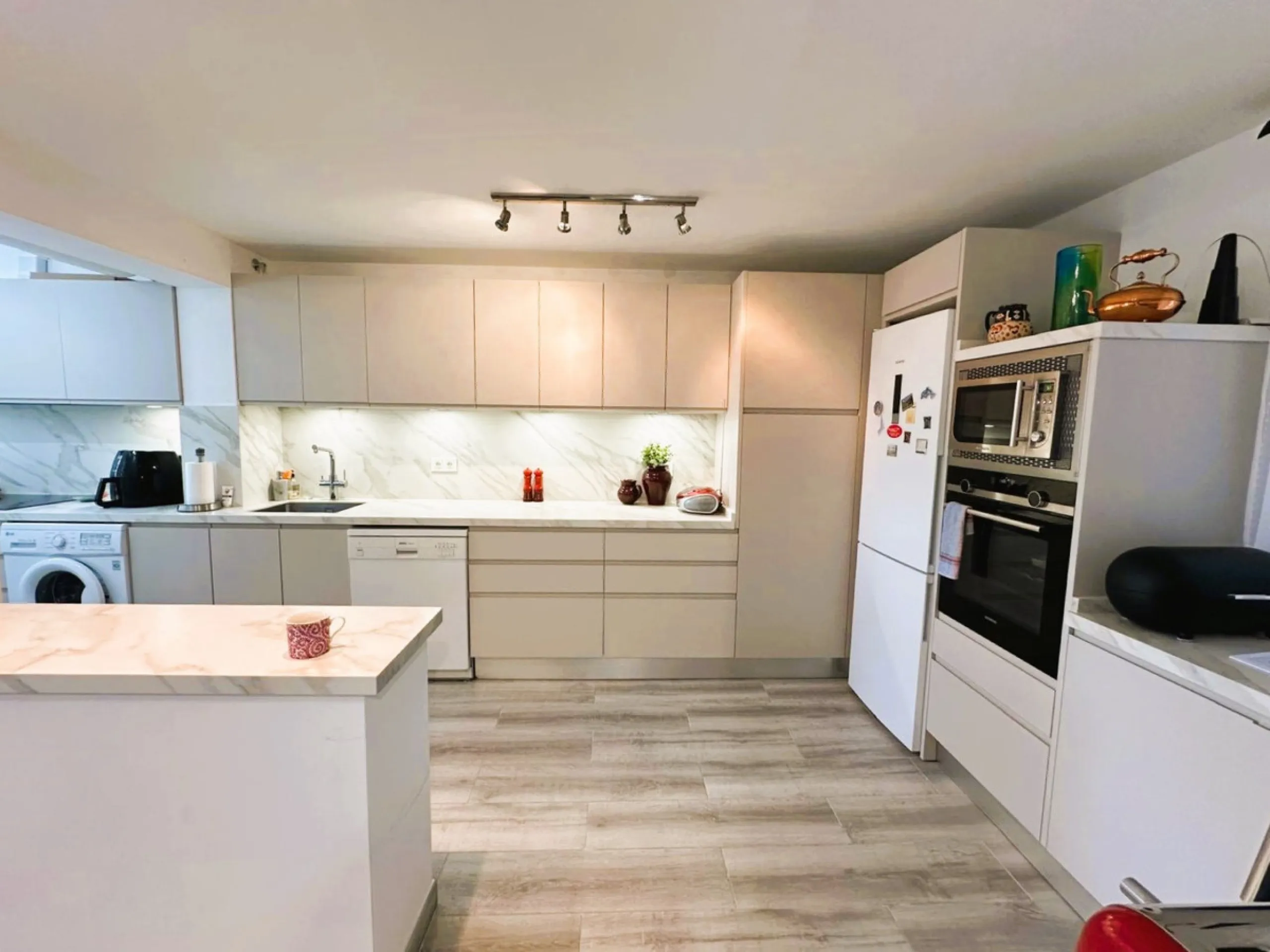 Prime location & excellent amenities, this ground floor 3 bedroom apartment is situated in the sought-after Los Naranjos de Marbella, within the prestigious area of Nueva Andalucia, Marbella. Benefiting from close proximity to a variety of amenities, incl