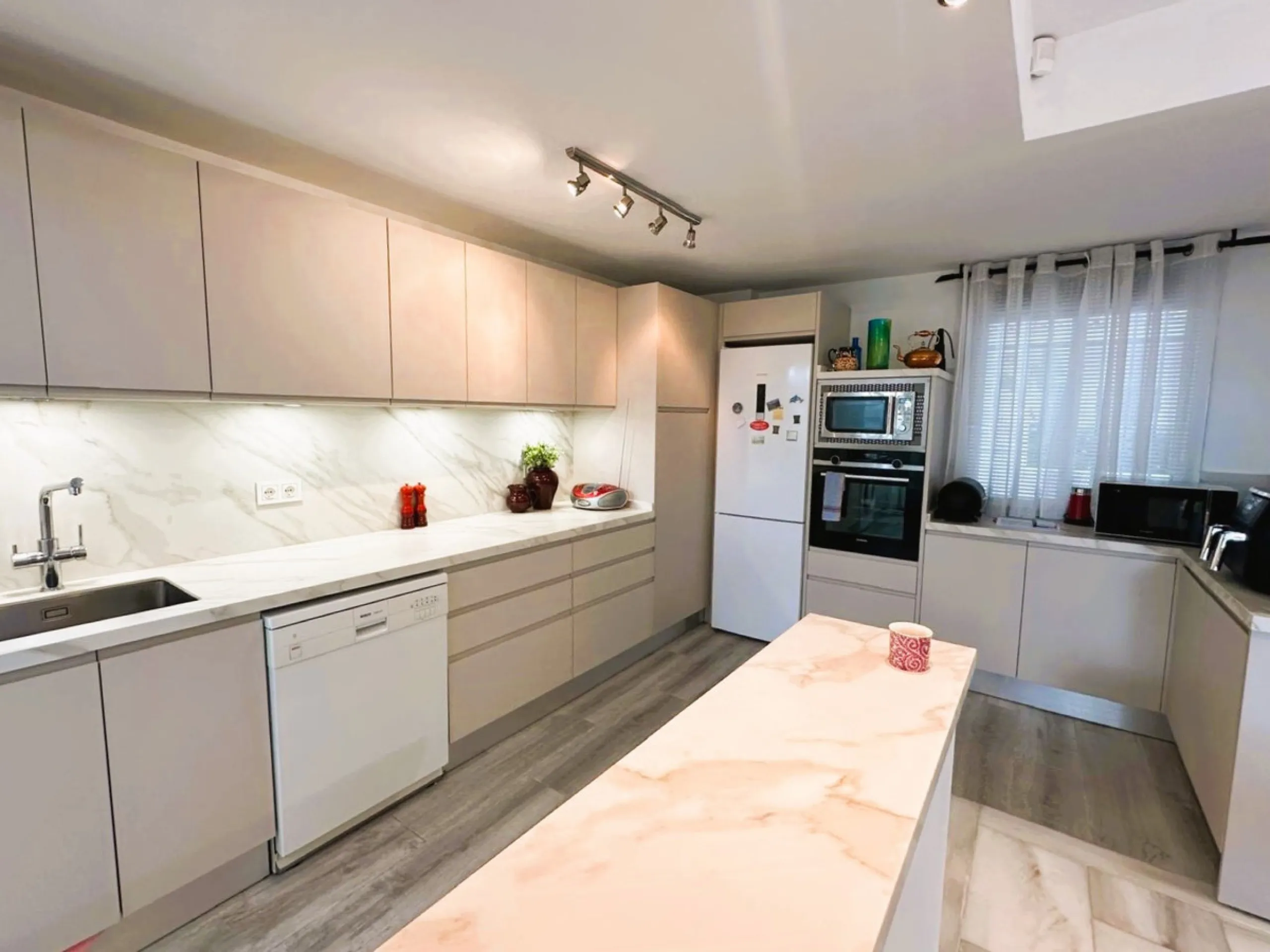 Prime location & excellent amenities, this ground floor 3 bedroom apartment is situated in the sought-after Los Naranjos de Marbella, within the prestigious area of Nueva Andalucia, Marbella. Benefiting from close proximity to a variety of amenities, incl