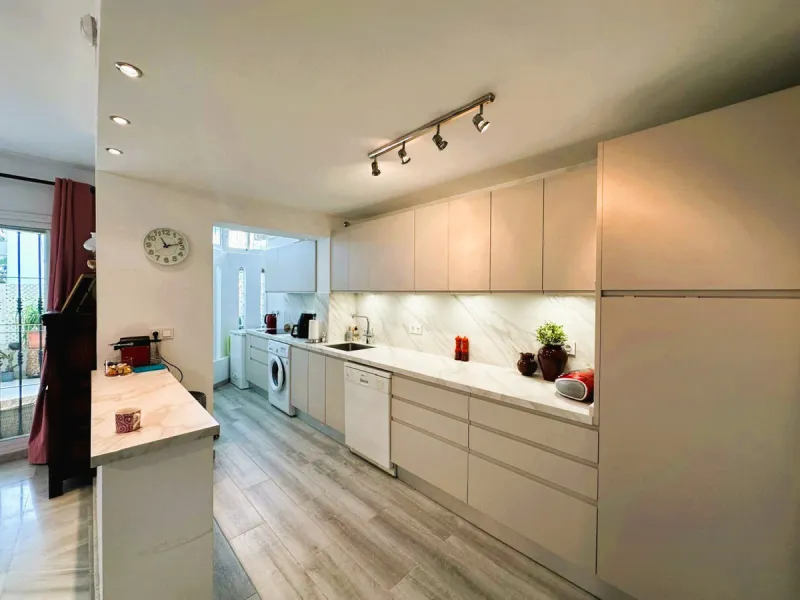 Prime location & excellent amenities, this ground floor 3 bedroom apartment is situated in the sought-after Los Naranjos de Marbella, within the prestigious area of Nueva Andalucia, Marbella. Benefiting from close proximity to a variety of amenities, incl