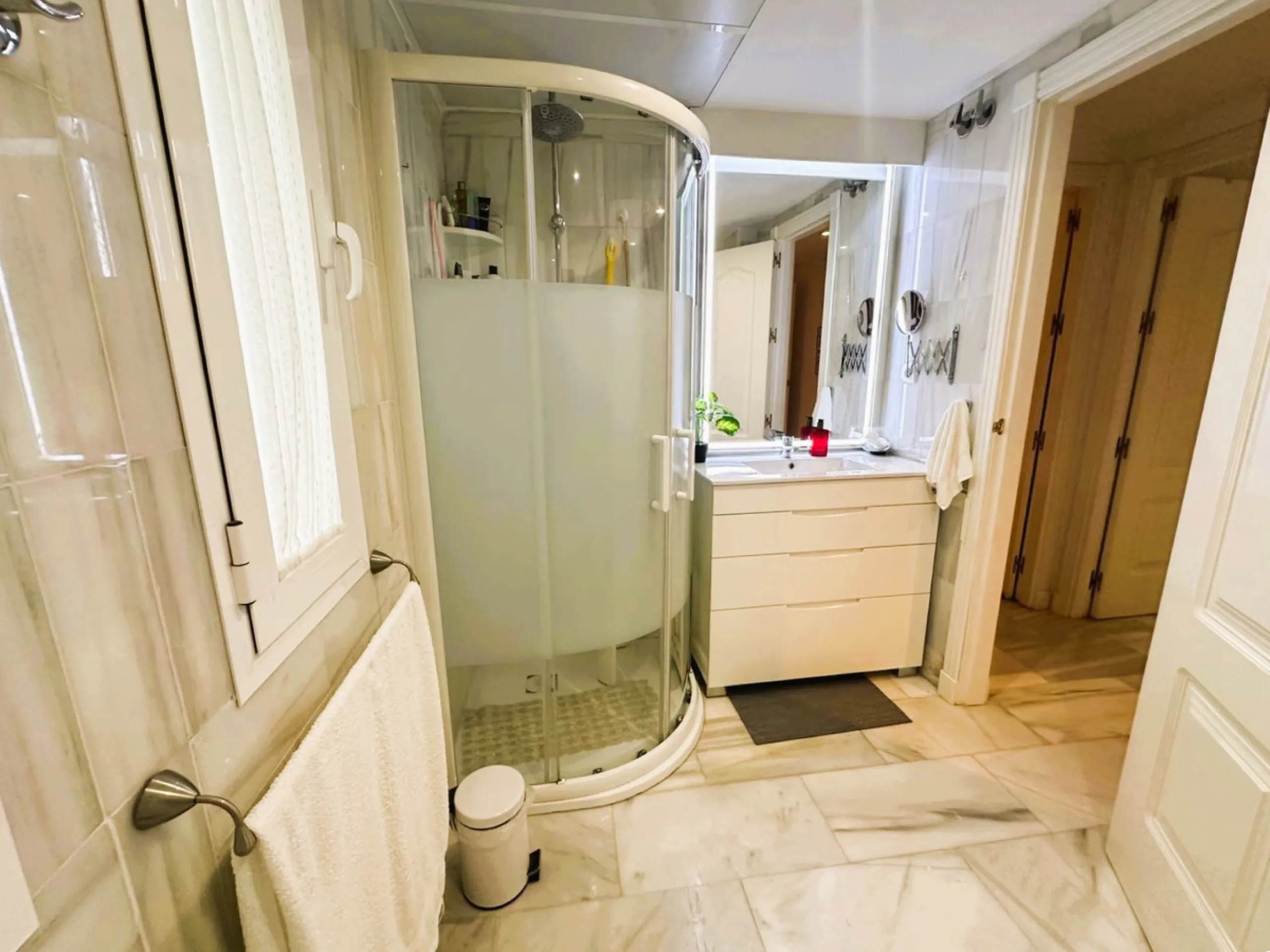 Prime location & excellent amenities, this ground floor 3 bedroom apartment is situated in the sought-after Los Naranjos de Marbella, within the prestigious area of Nueva Andalucia, Marbella. Benefiting from close proximity to a variety of amenities, incl