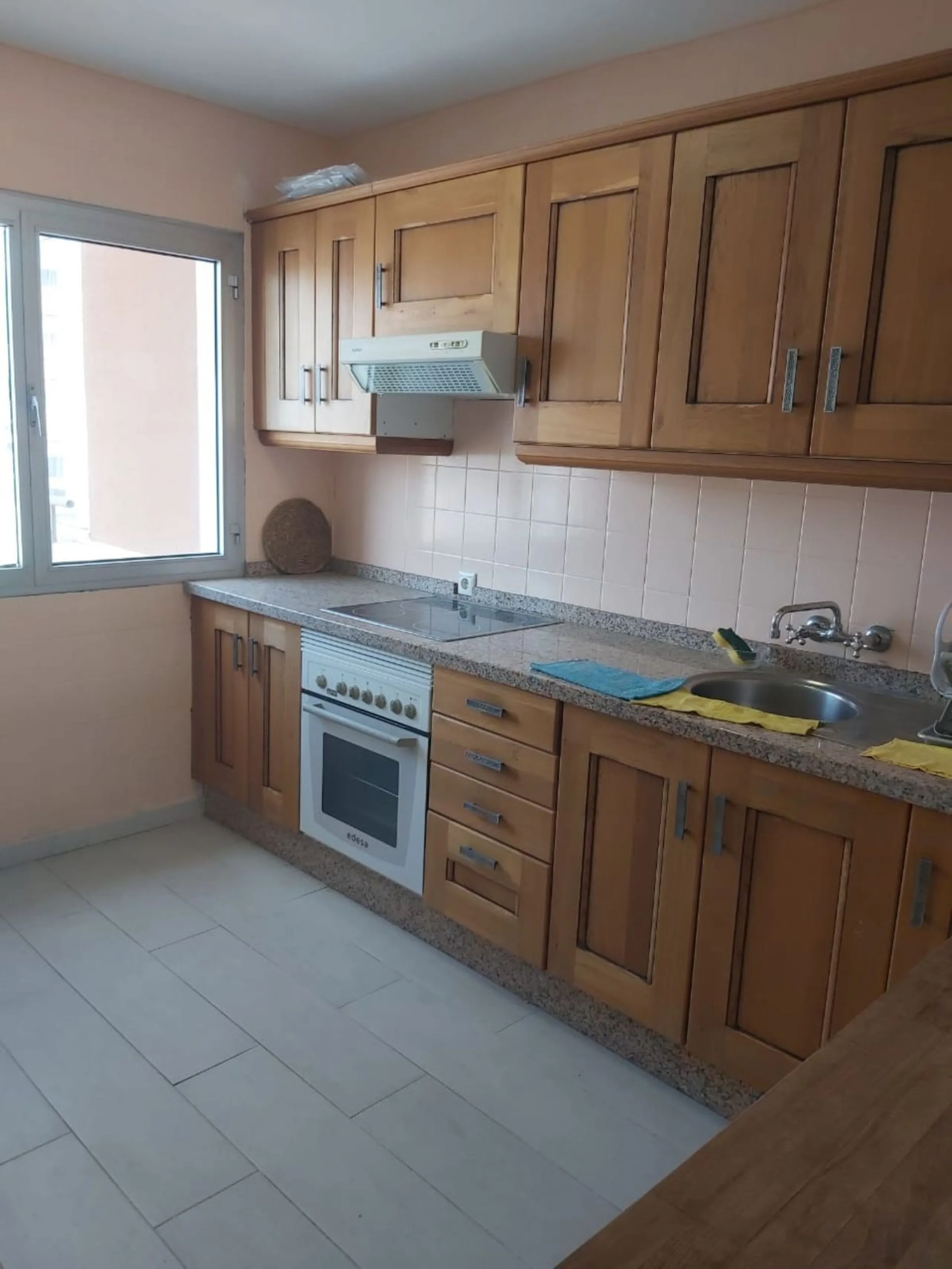 For sale: a bright top-floor apartment located in a quiet, well-connected building. The property features 2 bedrooms, 1 full bathroom, a spacious living room, and an independent kitchen.