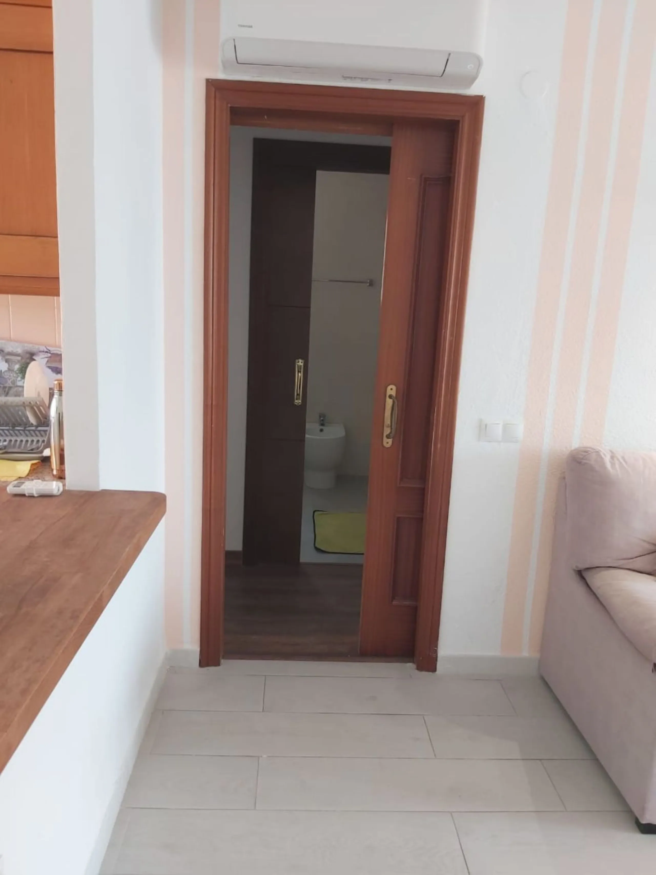 For sale: a bright top-floor apartment located in a quiet, well-connected building. The property features 2 bedrooms, 1 full bathroom, a spacious living room, and an independent kitchen.