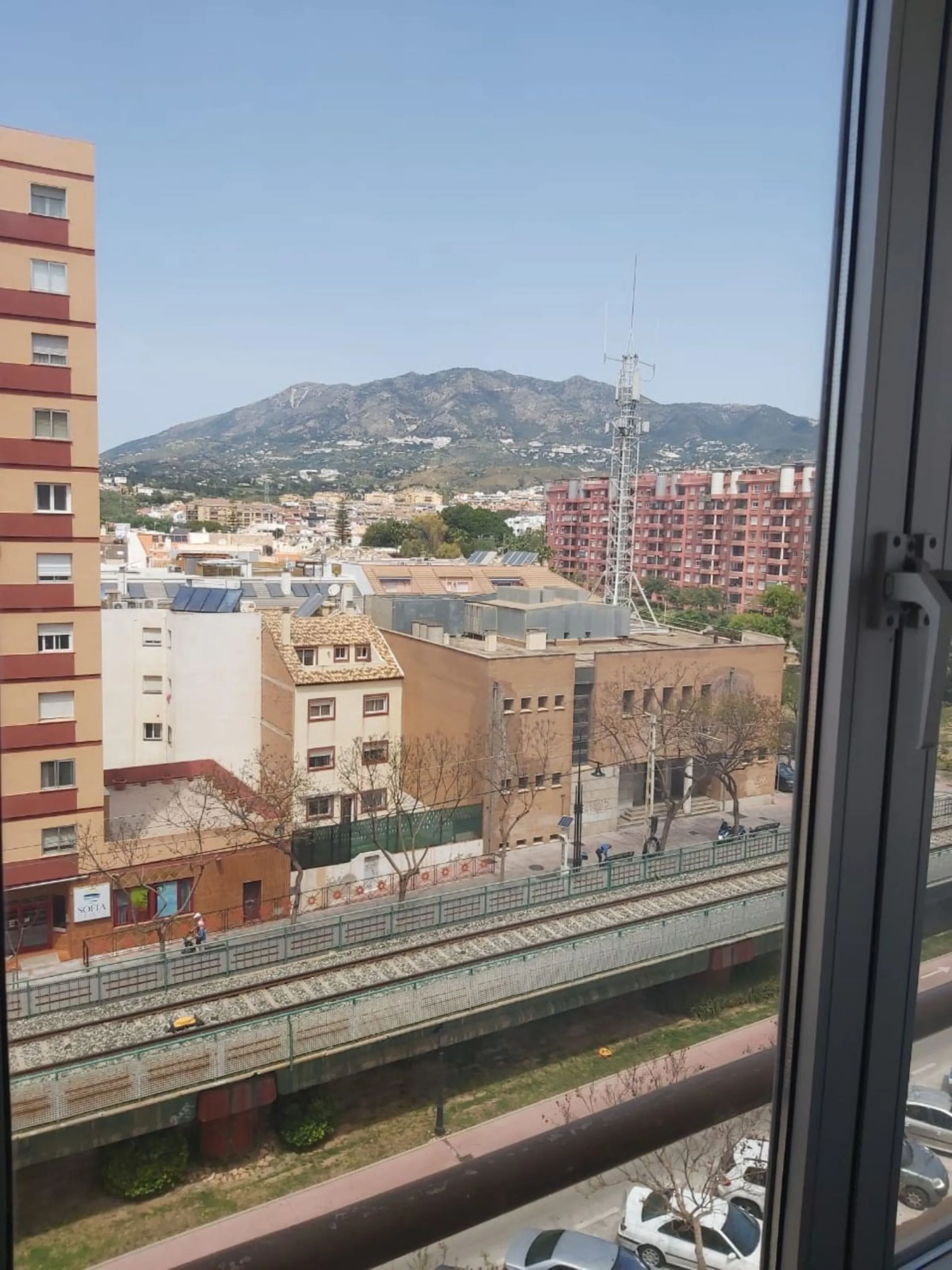 For sale: a bright top-floor apartment located in a quiet, well-connected building. The property features 2 bedrooms, 1 full bathroom, a spacious living room, and an independent kitchen.