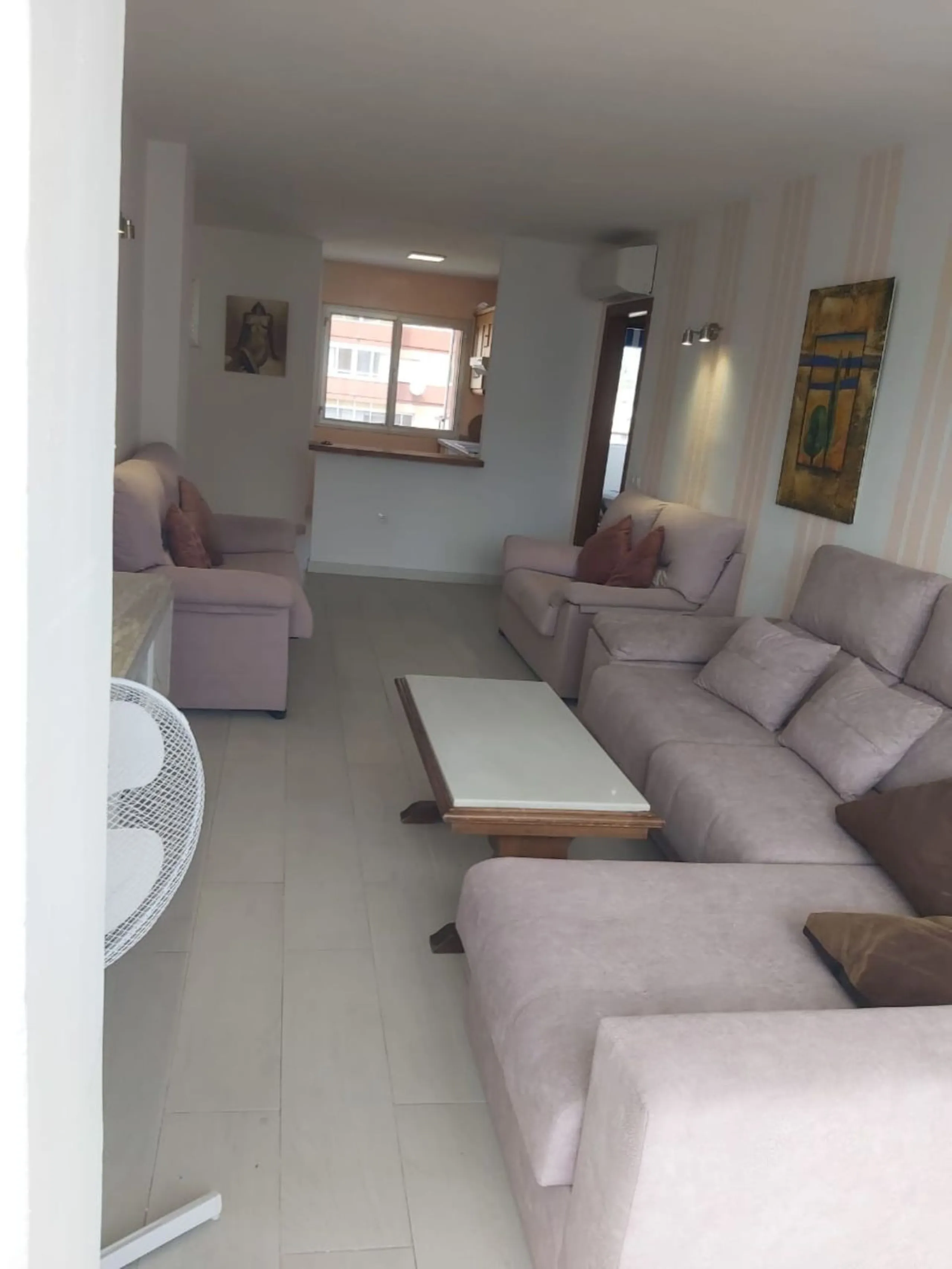 For sale: a bright top-floor apartment located in a quiet, well-connected building. The property features 2 bedrooms, 1 full bathroom, a spacious living room, and an independent kitchen.