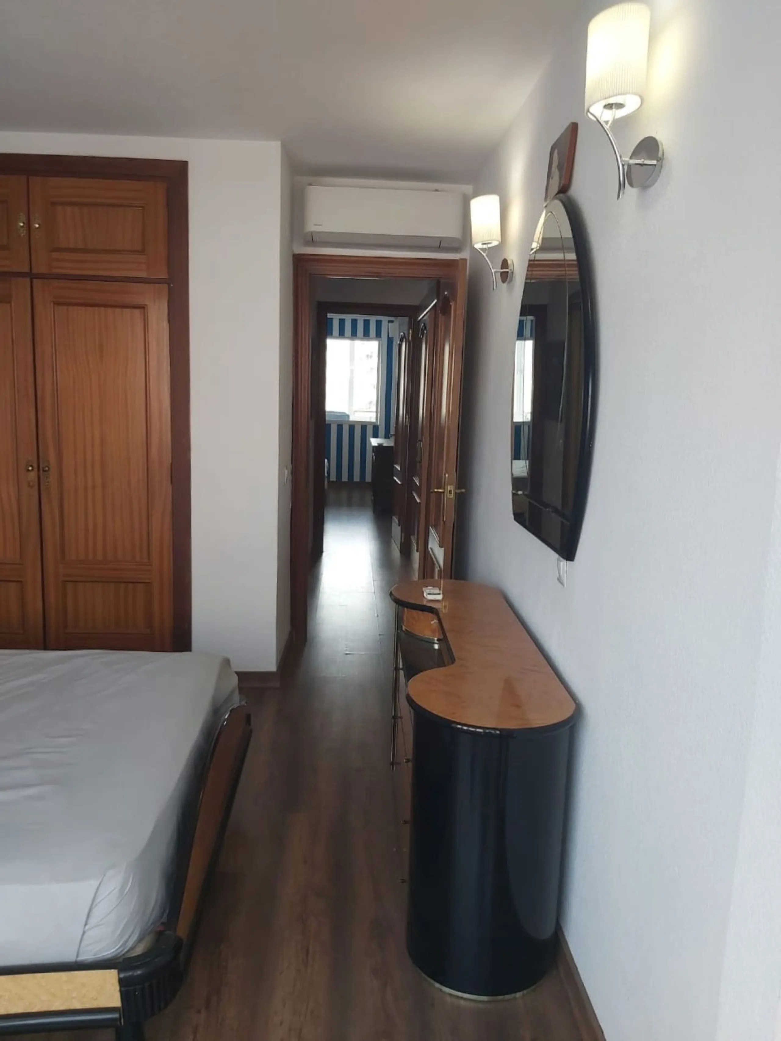 For sale: a bright top-floor apartment located in a quiet, well-connected building. The property features 2 bedrooms, 1 full bathroom, a spacious living room, and an independent kitchen.