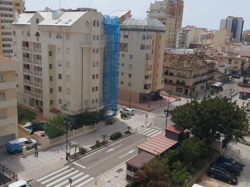 For sale: a bright top-floor apartment located in a quiet, well-connected building. The property features 2 bedrooms, 1 full bathroom, a spacious living room, and an independent kitchen.