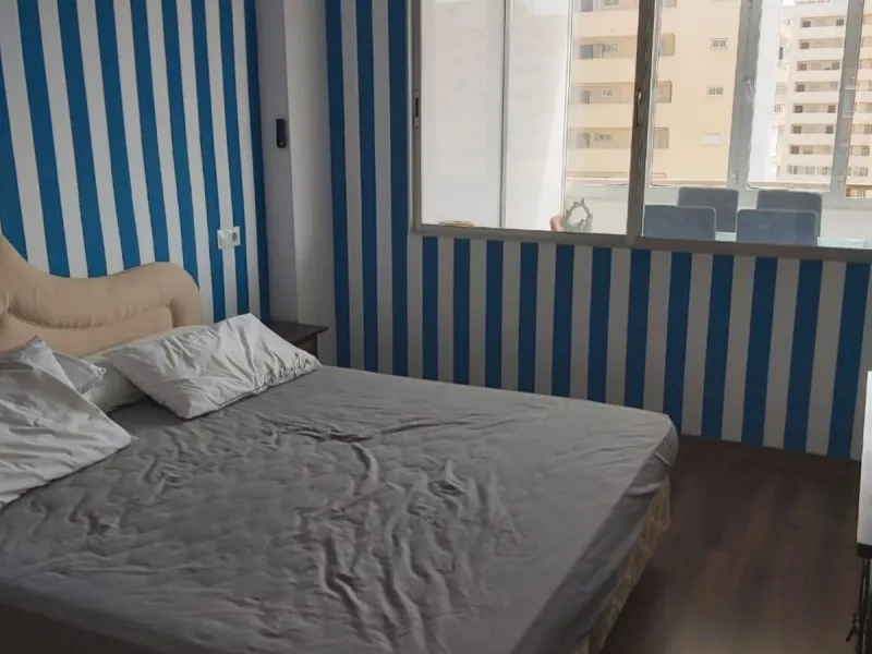 For sale: a bright top-floor apartment located in a quiet, well-connected building. The property features 2 bedrooms, 1 full bathroom, a spacious living room, and an independent kitchen.