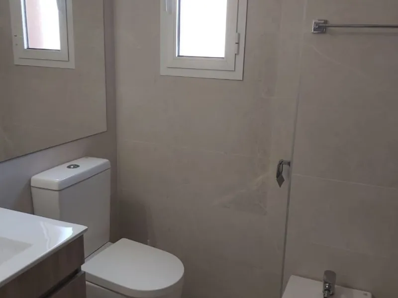 For sale: a bright top-floor apartment located in a quiet, well-connected building. The property features 2 bedrooms, 1 full bathroom, a spacious living room, and an independent kitchen.