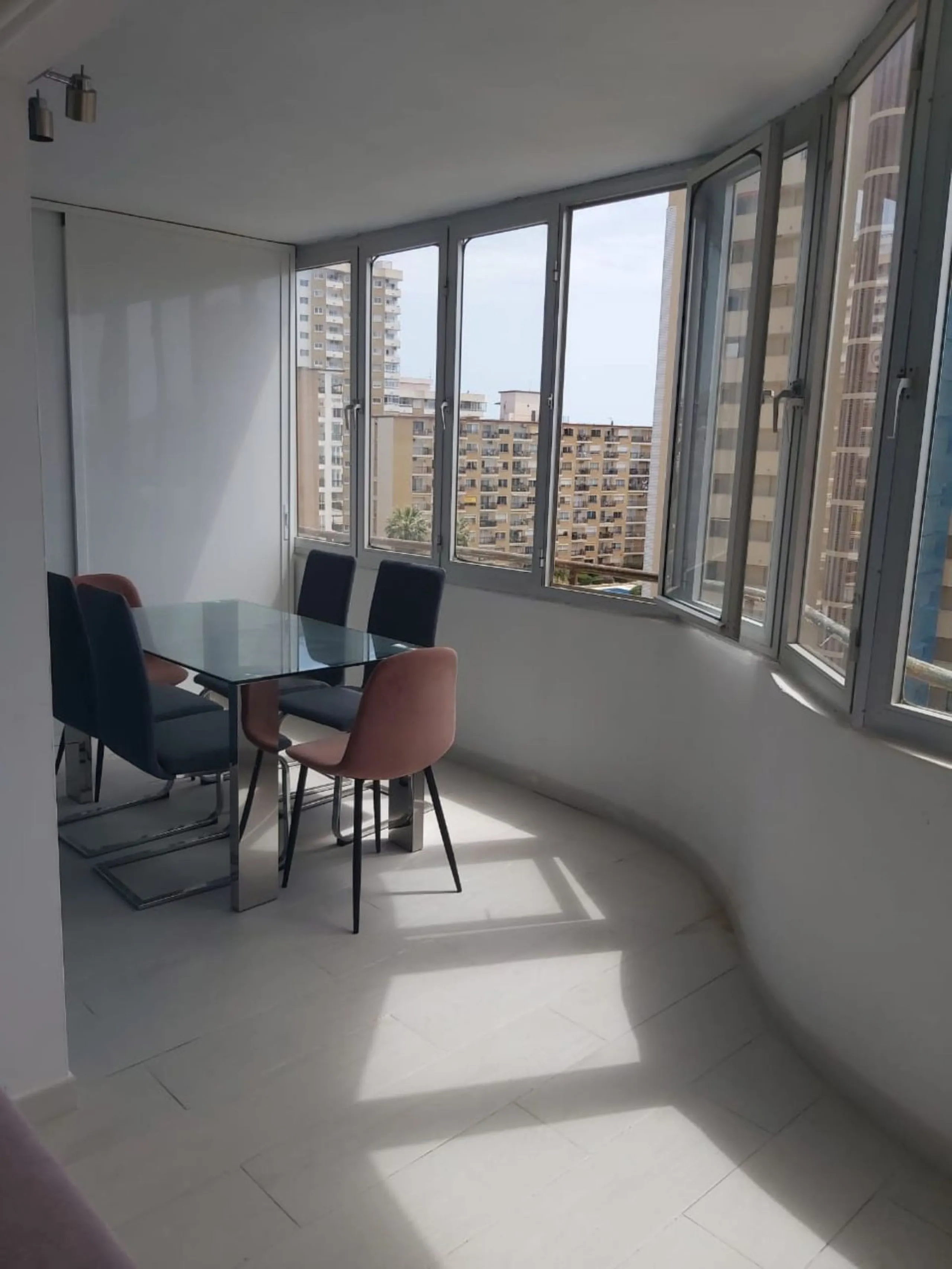 For sale: a bright top-floor apartment located in a quiet, well-connected building. The property features 2 bedrooms, 1 full bathroom, a spacious living room, and an independent kitchen.