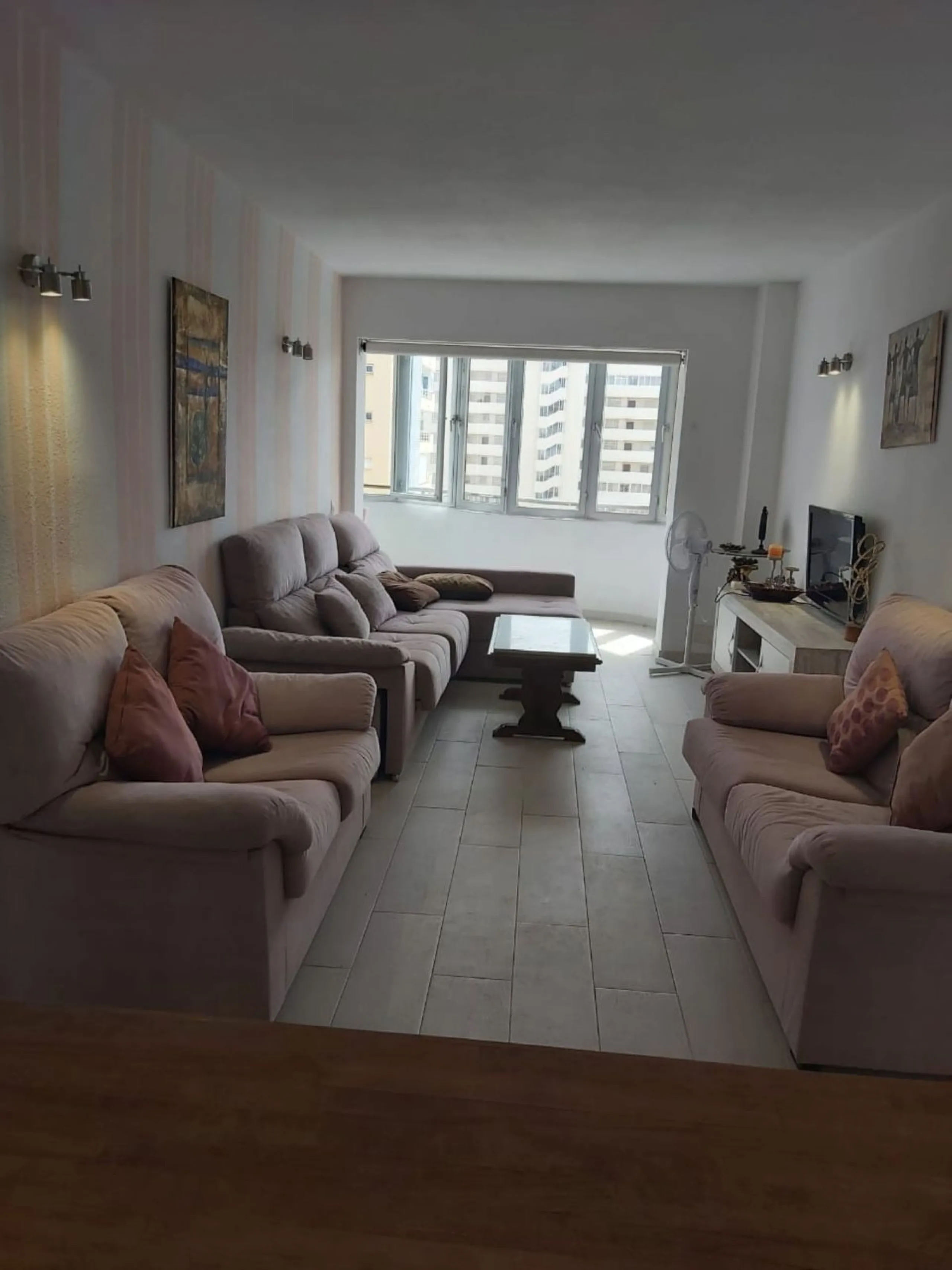 For sale: a bright top-floor apartment located in a quiet, well-connected building. The property features 2 bedrooms, 1 full bathroom, a spacious living room, and an independent kitchen.