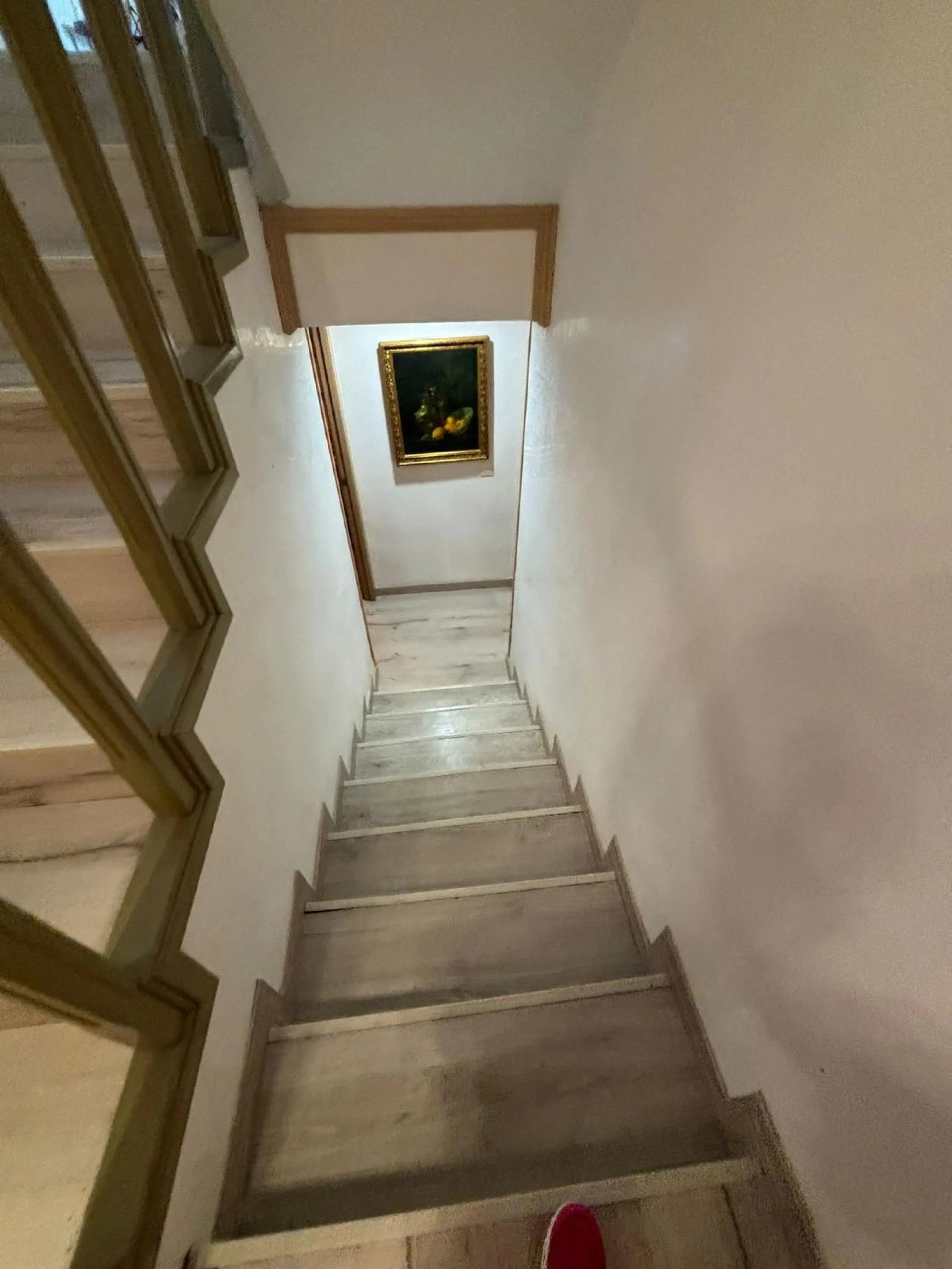 A beautiful three-storey townhouse for sale, located in one of the most pleasant and sought-after areas of Cancelada. The property stands out for its spaciousness, practical layout and peaceful atmosphere, making it perfect for families or anyone seeking 