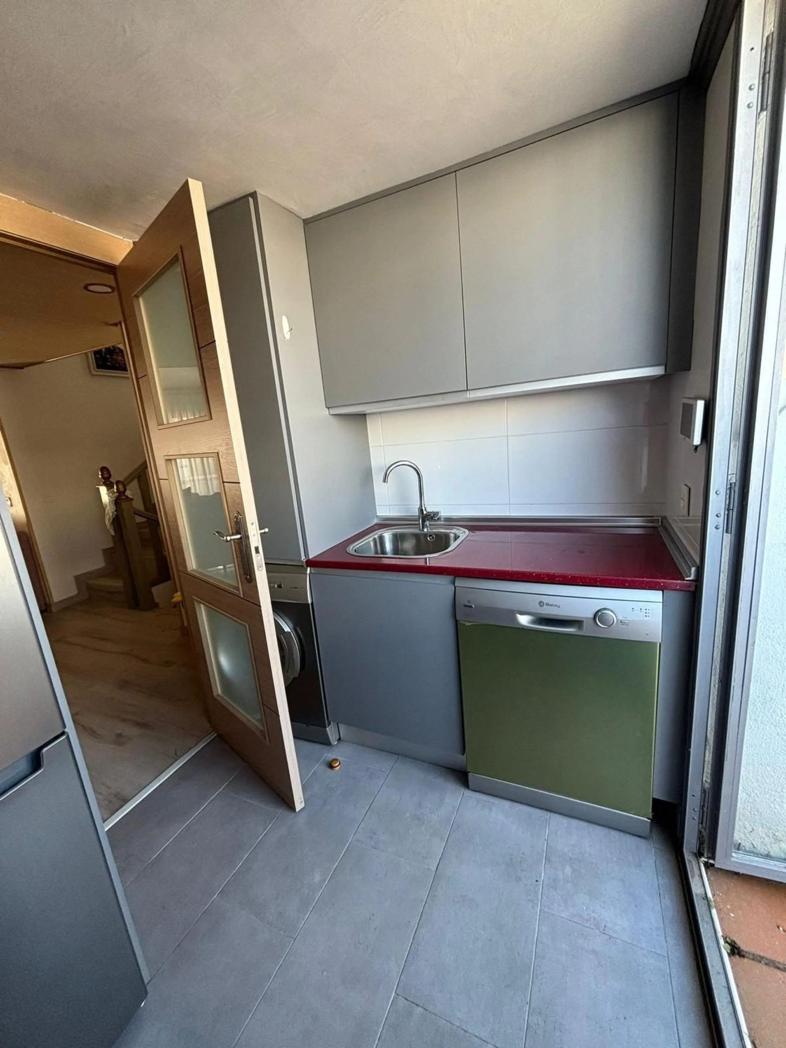 A beautiful three-storey townhouse for sale, located in one of the most pleasant and sought-after areas of Cancelada. The property stands out for its spaciousness, practical layout and peaceful atmosphere, making it perfect for families or anyone seeking 