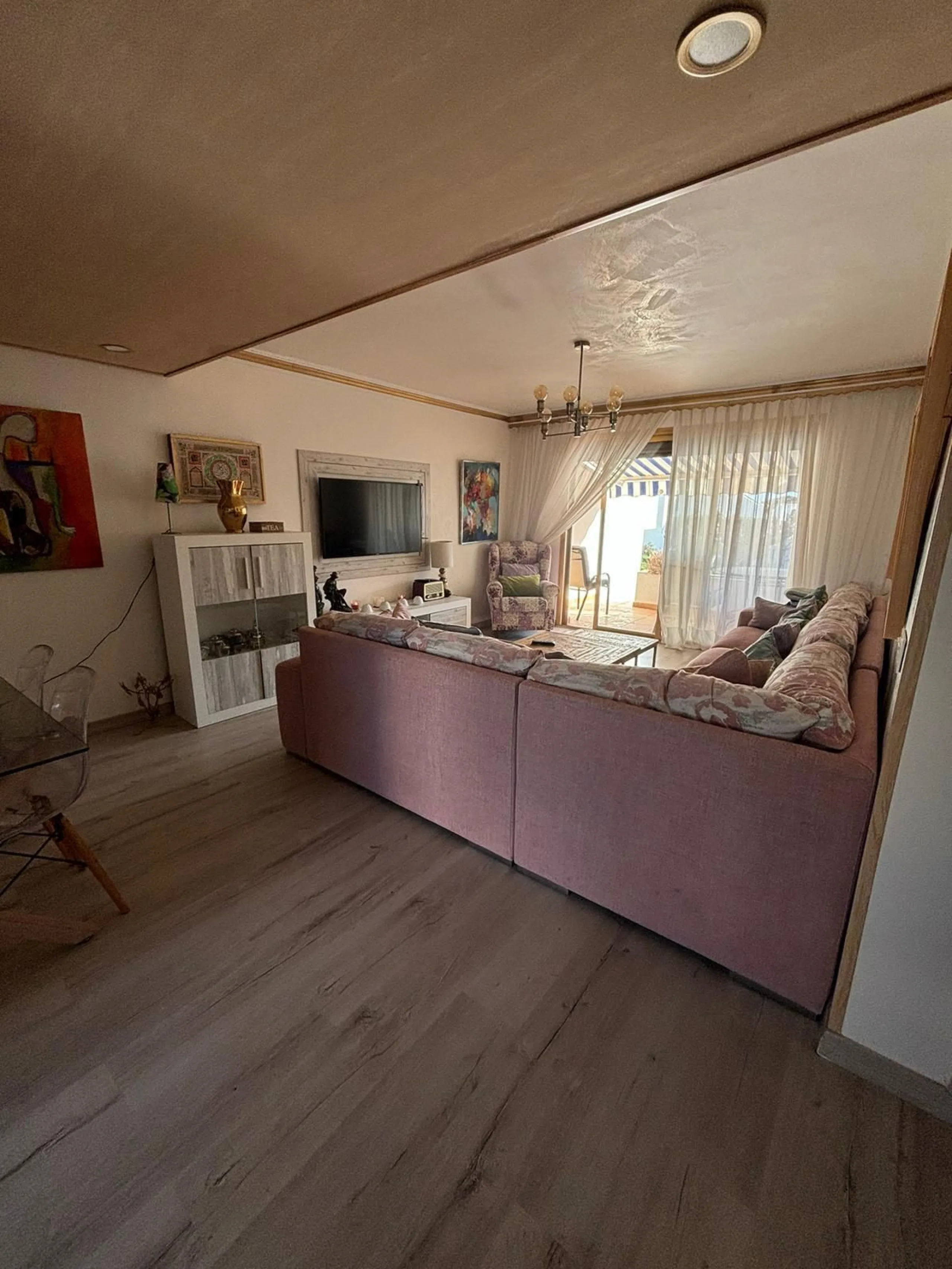 A beautiful three-storey townhouse for sale, located in one of the most pleasant and sought-after areas of Cancelada. The property stands out for its spaciousness, practical layout and peaceful atmosphere, making it perfect for families or anyone seeking 
