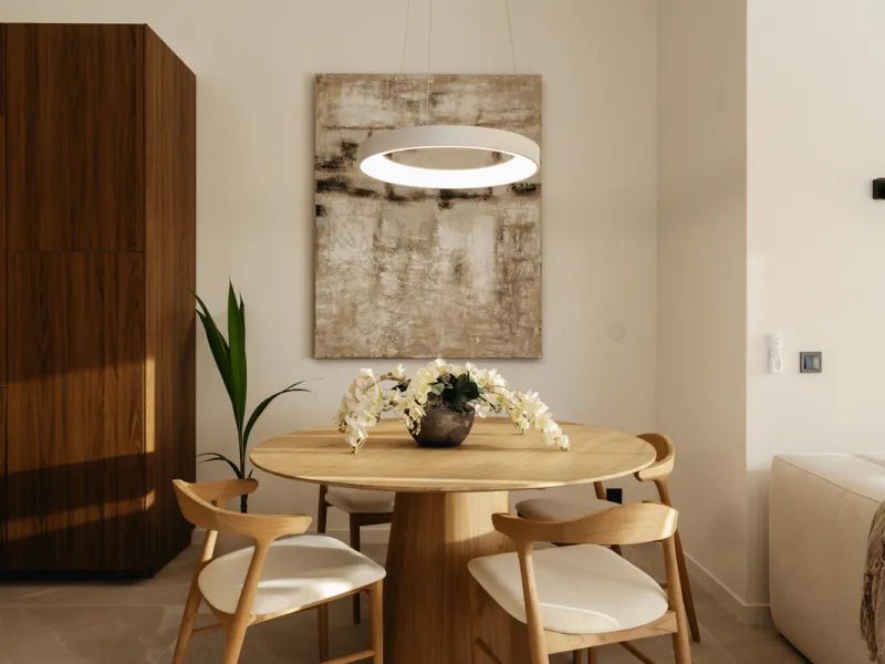 Casa Limones is a beautifully renovated townhouse in a prime location in the heart of Atalaya, Estepona. With its south-west orientation, it offers exceptional views of Gibraltar, breathtaking sunsets, and panoramic vistas over the Atalaya Golf Valley fro