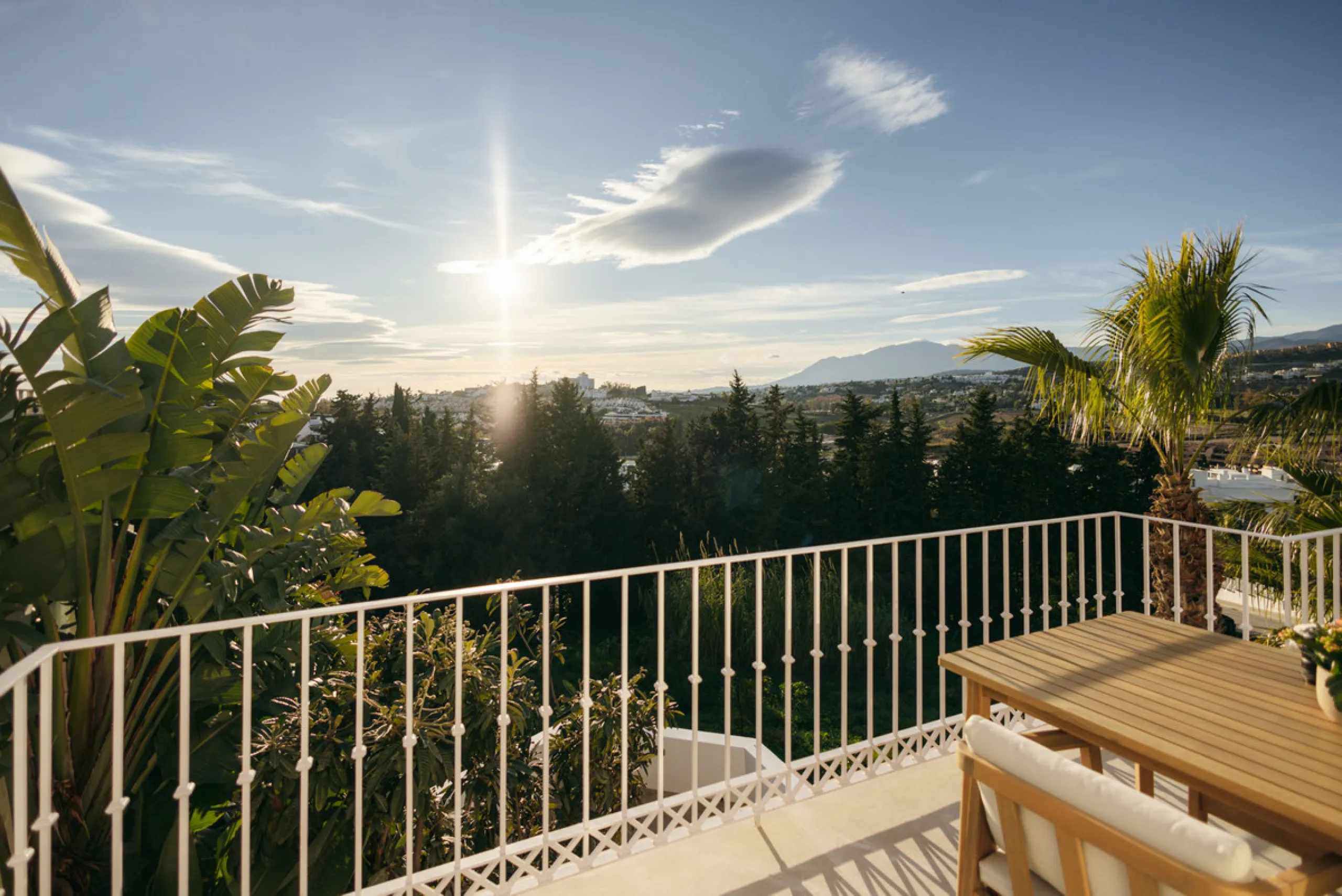 Casa Limones is a beautifully renovated townhouse in a prime location in the heart of Atalaya, Estepona. With its south-west orientation, it offers exceptional views of Gibraltar, breathtaking sunsets, and panoramic vistas over the Atalaya Golf Valley fro