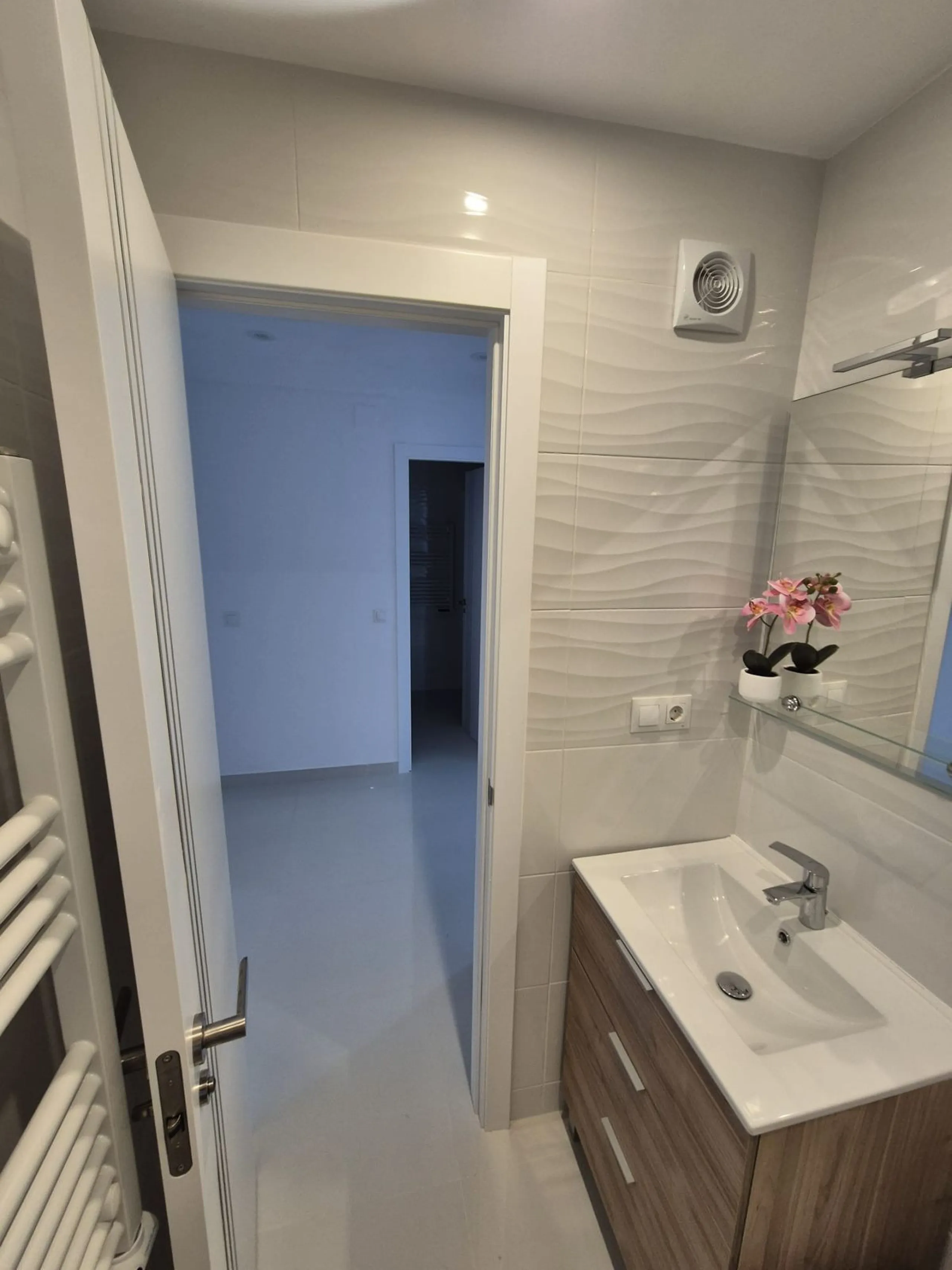 **Apartment for Sale in Los Boliches - Your New Home by the Sea!**