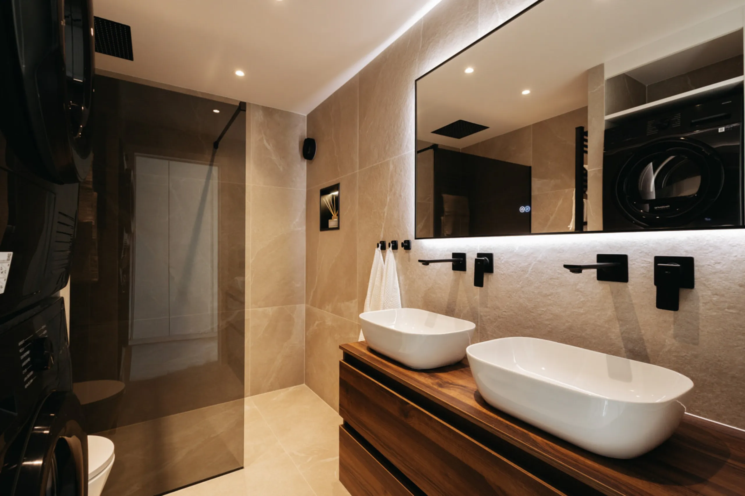 Casa Limones is a beautifully renovated townhouse in a prime location in the heart of Atalaya, Estepona. With its south-west orientation, it offers exceptional views of Gibraltar, breathtaking sunsets, and panoramic vistas over the Atalaya Golf Valley fro