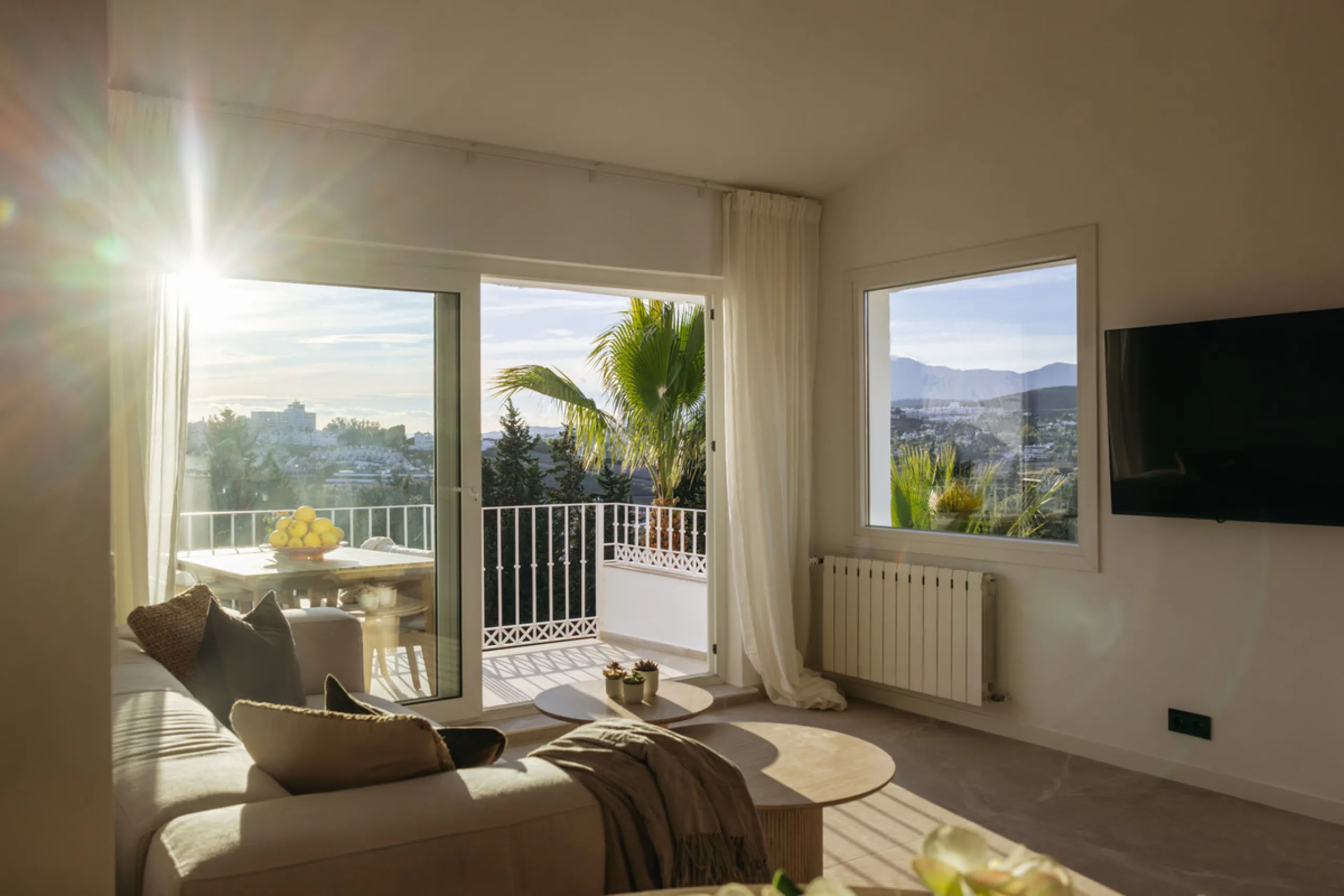 Casa Limones is a beautifully renovated townhouse in a prime location in the heart of Atalaya, Estepona. With its south-west orientation, it offers exceptional views of Gibraltar, breathtaking sunsets, and panoramic vistas over the Atalaya Golf Valley fro