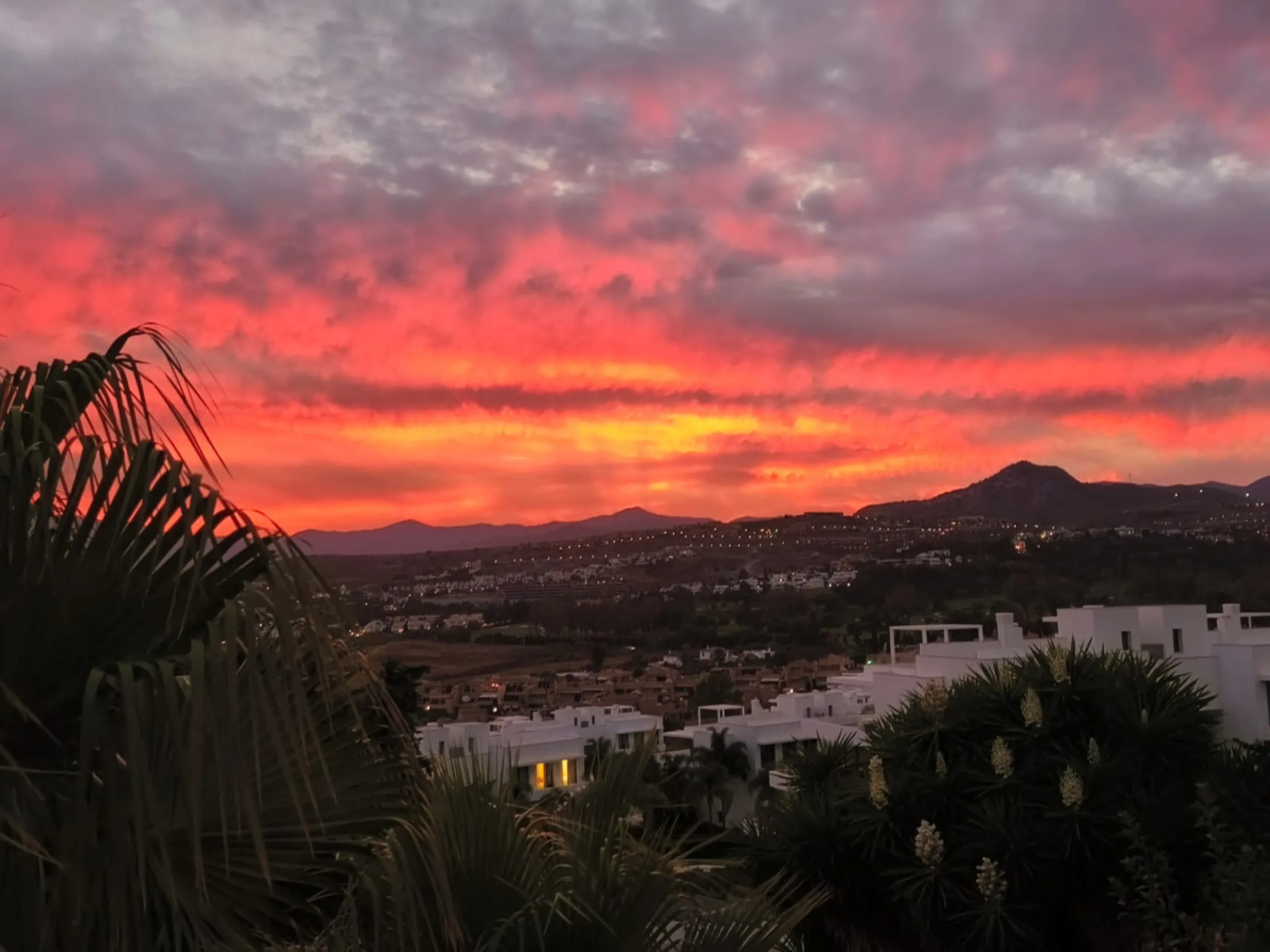 Casa Limones is a beautifully renovated townhouse in a prime location in the heart of Atalaya, Estepona. With its south-west orientation, it offers exceptional views of Gibraltar, breathtaking sunsets, and panoramic vistas over the Atalaya Golf Valley fro
