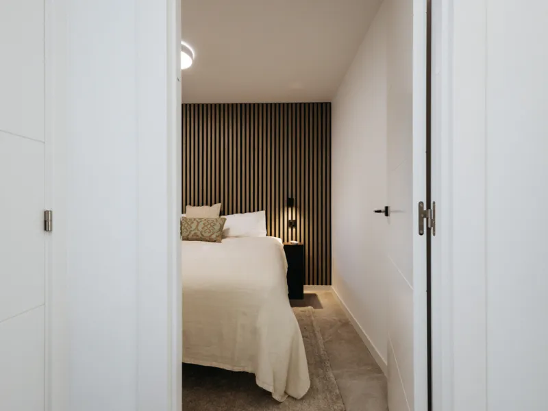 Casa Limones is a beautifully renovated townhouse in a prime location in the heart of Atalaya, Estepona. With its south-west orientation, it offers exceptional views of Gibraltar, breathtaking sunsets, and panoramic vistas over the Atalaya Golf Valley fro