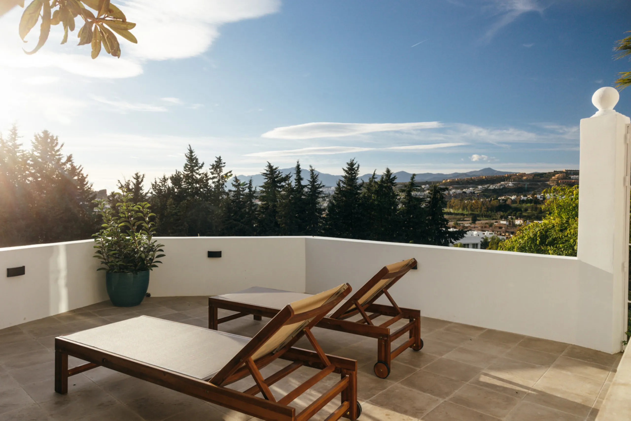 Casa Limones is a beautifully renovated townhouse in a prime location in the heart of Atalaya, Estepona. With its south-west orientation, it offers exceptional views of Gibraltar, breathtaking sunsets, and panoramic vistas over the Atalaya Golf Valley fro