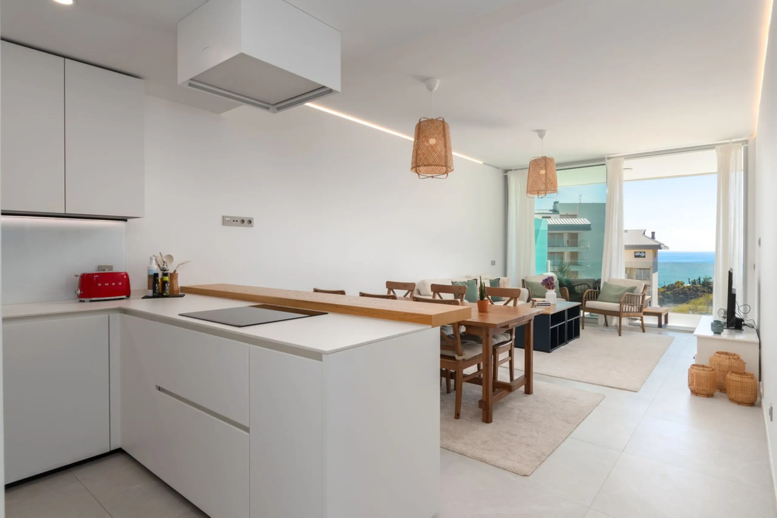 Modernes Haus in der begehrten Gegend Higuerón mit großer Dachterrasse und Whirlpool
