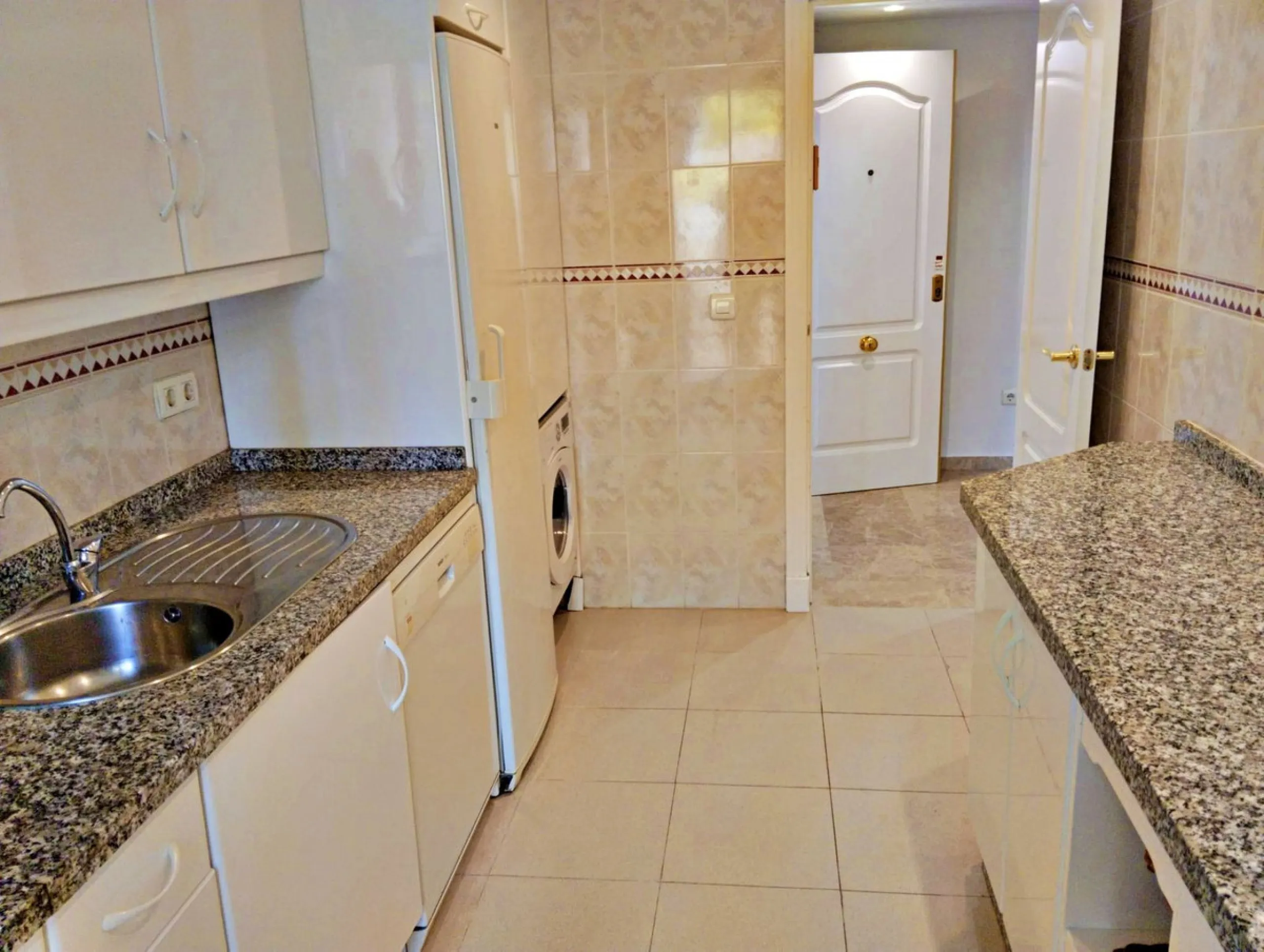 Stunning Ground Floor Apartment in Los Naranjos de Marbella