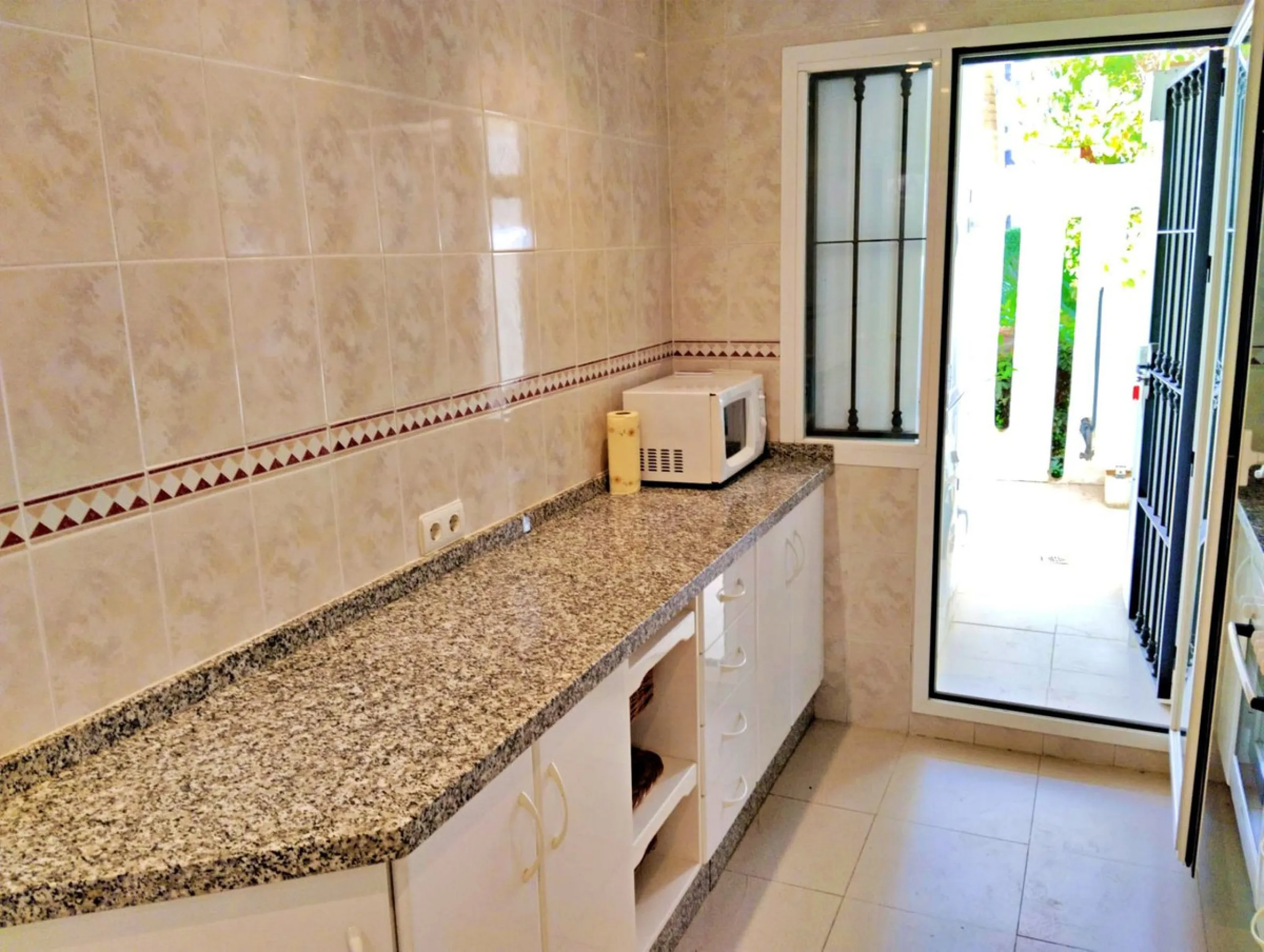 Stunning Ground Floor Apartment in Los Naranjos de Marbella