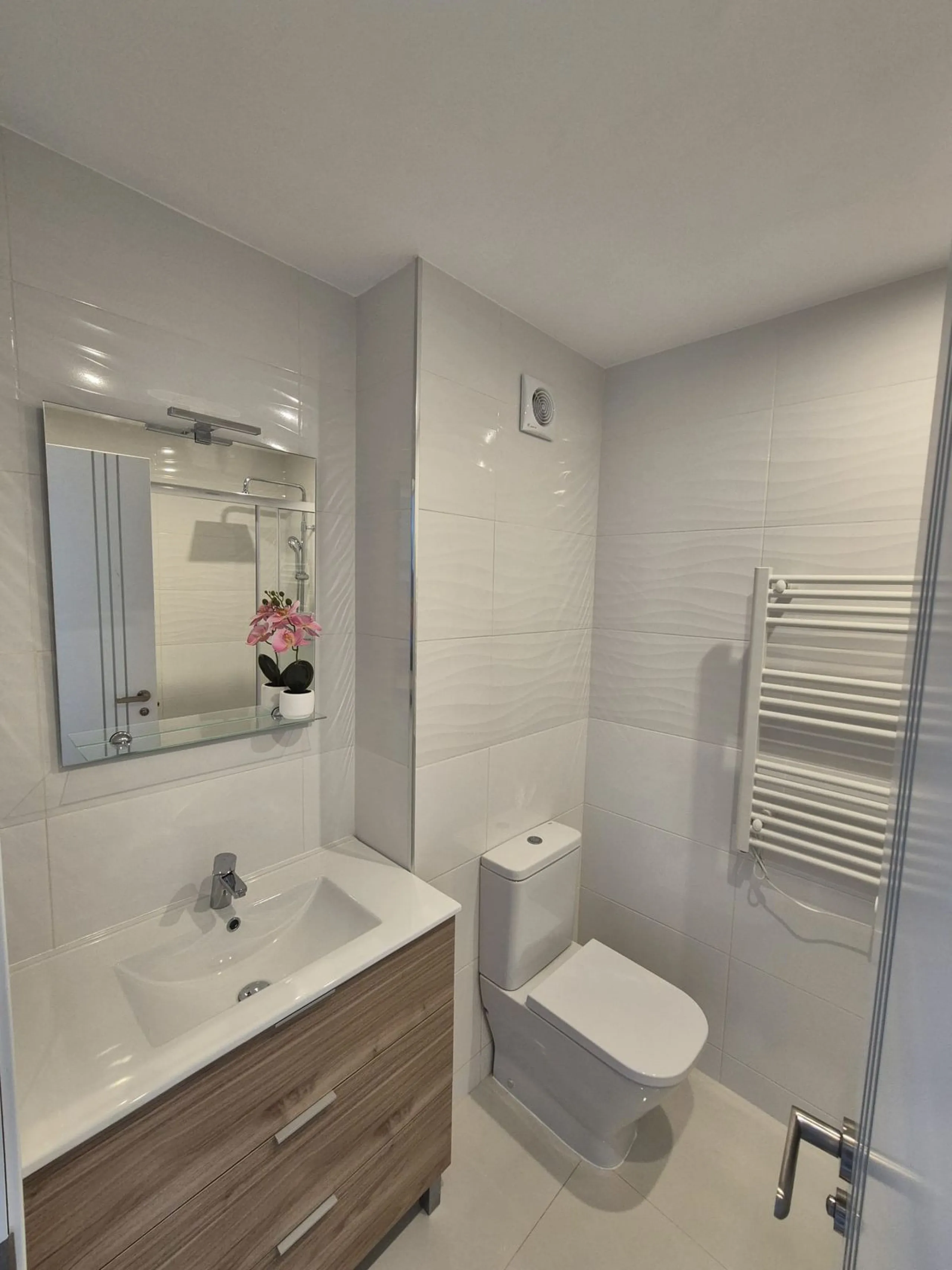 **Apartment for Sale in Los Boliches - Your New Home by the Sea!**