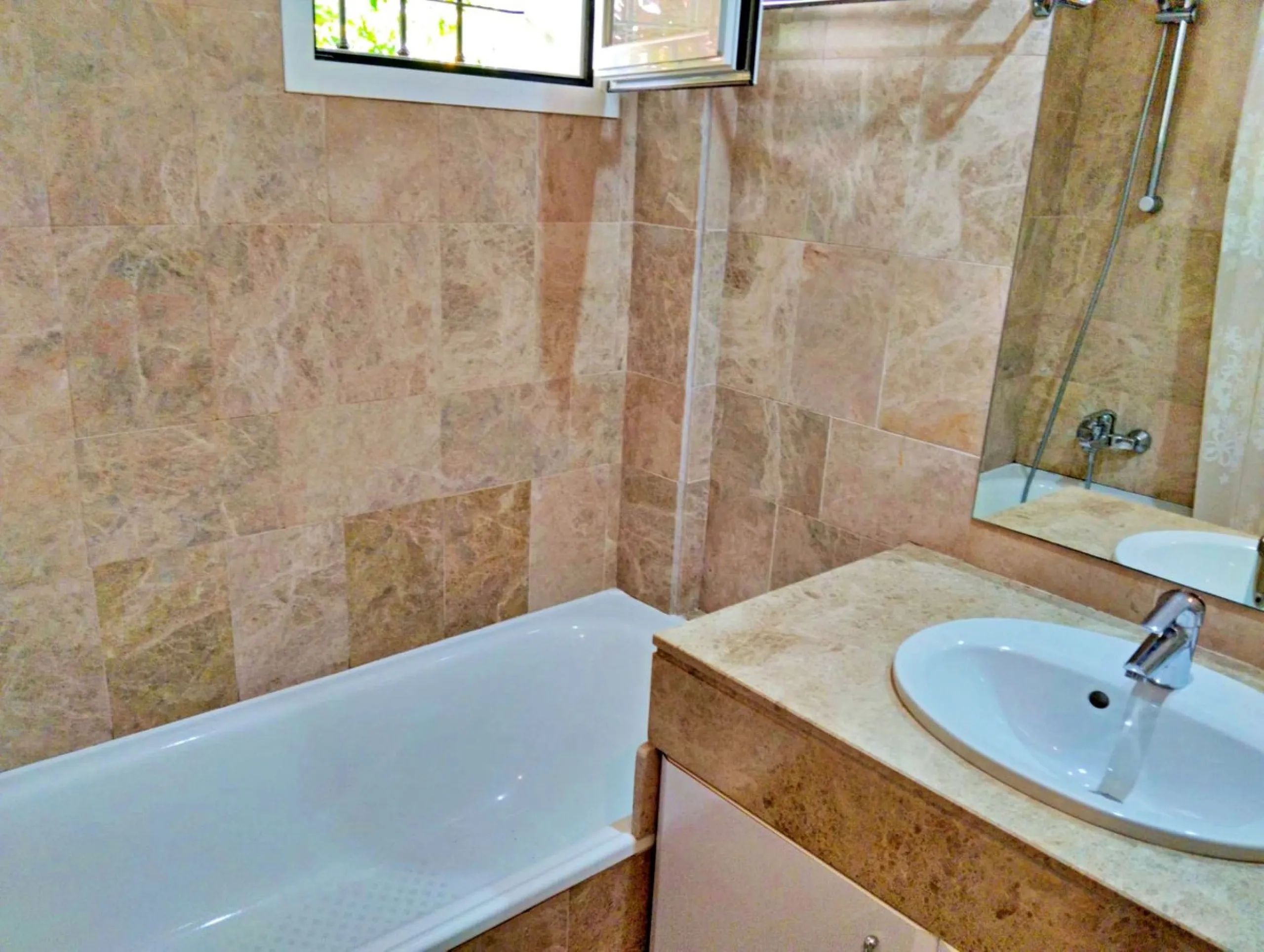 Stunning Ground Floor Apartment in Los Naranjos de Marbella