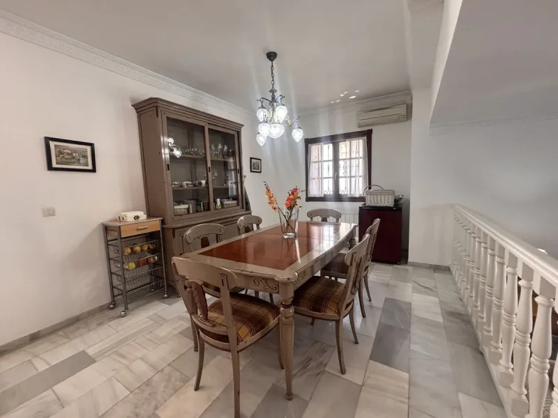 Fantastic opportunity to acquire a semi-detached house with 287 m² built on a generous 460 m² plot, located in the heart of Nueva Andalucía, Marbella, just a short walk from Puerto Banús, approximately 1 kilometre from the beach, and very close to all ame