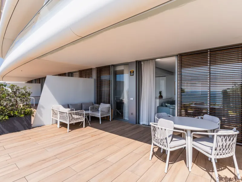 The Edge is an iconic, award-winning beachfront development, distinguished with First Prize for Best Architecture Multiple Property at the prestigious European Property Awards. This landmark project sets a new standard for contemporary coastal living, com