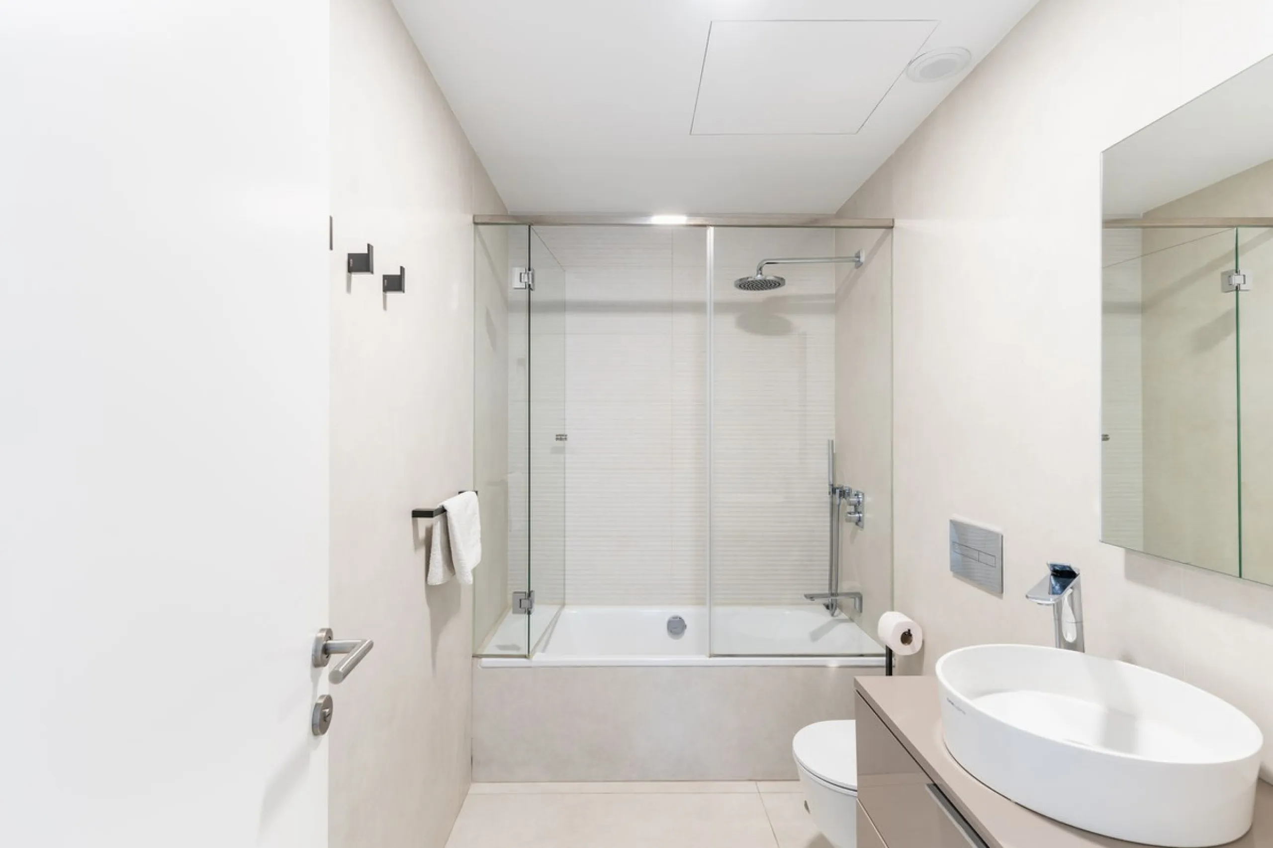 The Edge is an iconic, award-winning beachfront development, distinguished with First Prize for Best Architecture Multiple Property at the prestigious European Property Awards. This landmark project sets a new standard for contemporary coastal living, com