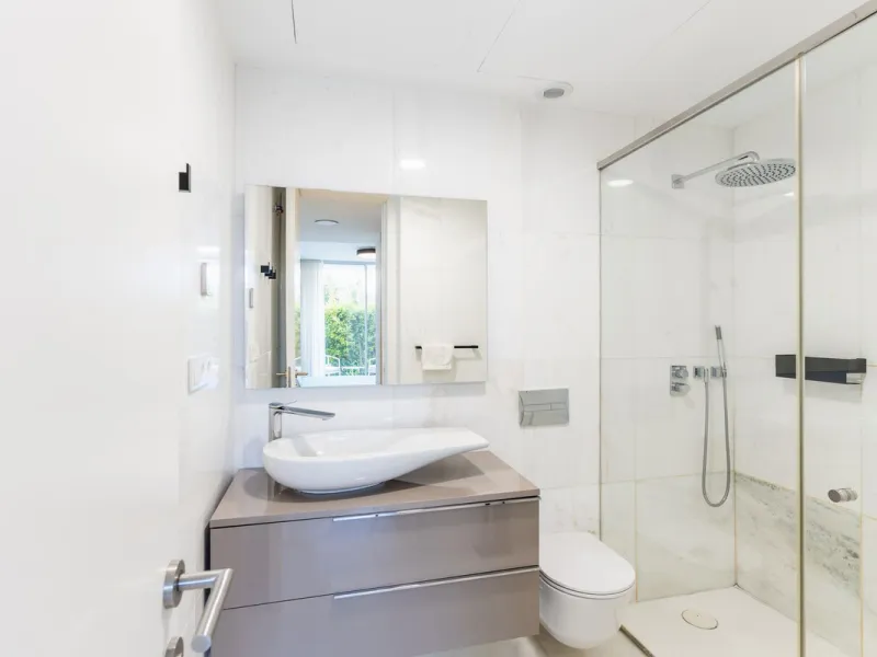 The Edge is an iconic, award-winning beachfront development, distinguished with First Prize for Best Architecture Multiple Property at the prestigious European Property Awards. This landmark project sets a new standard for contemporary coastal living, com