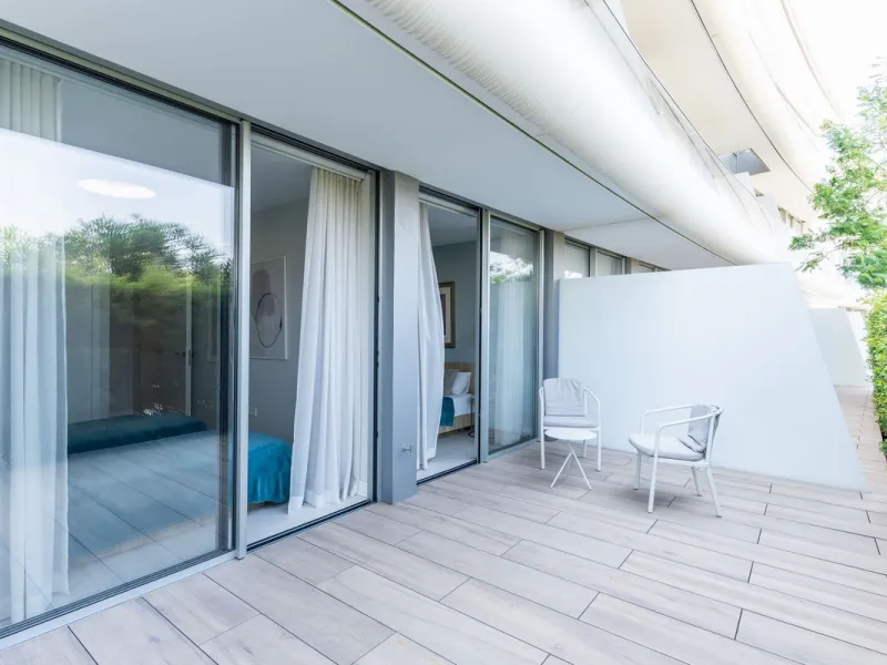 The Edge is an iconic, award-winning beachfront development, distinguished with First Prize for Best Architecture Multiple Property at the prestigious European Property Awards. This landmark project sets a new standard for contemporary coastal living, com