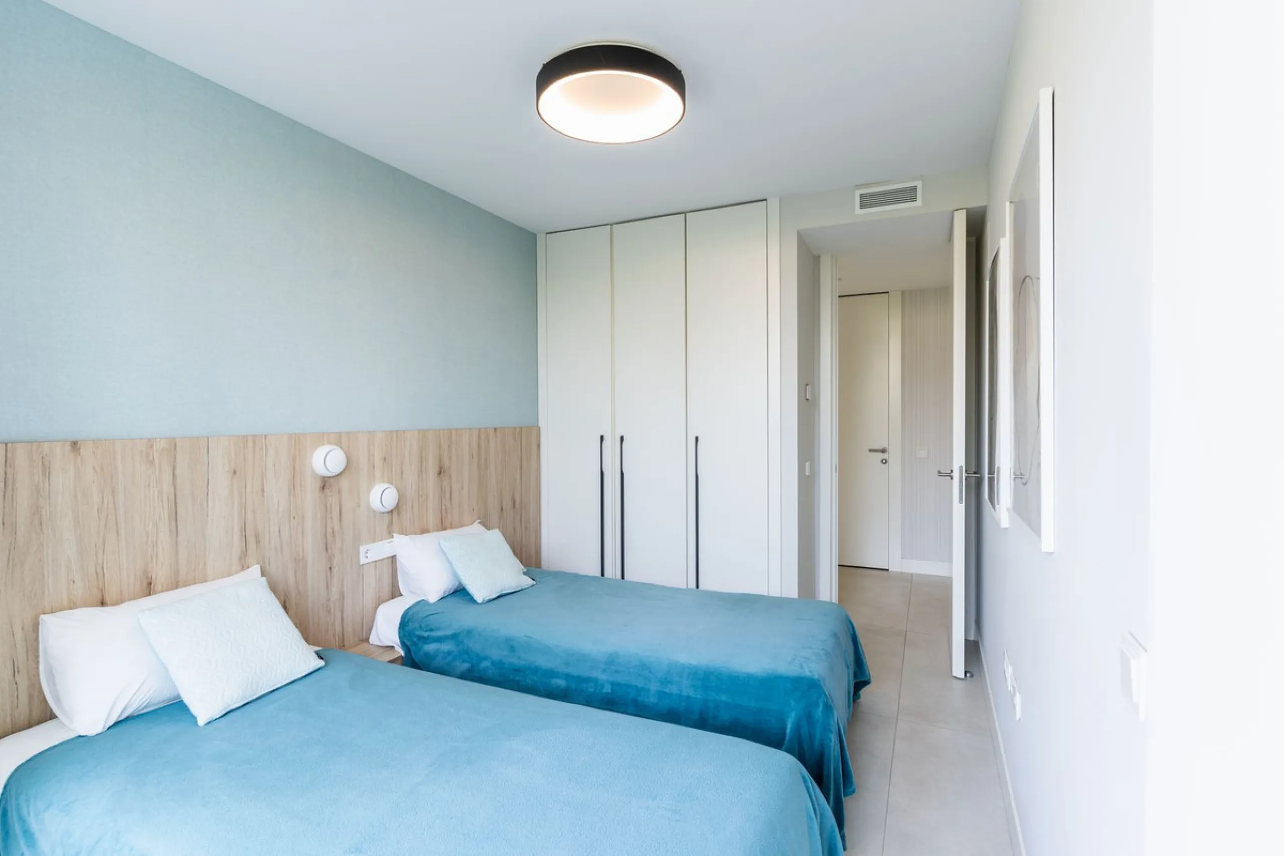 The Edge is an iconic, award-winning beachfront development, distinguished with First Prize for Best Architecture Multiple Property at the prestigious European Property Awards. This landmark project sets a new standard for contemporary coastal living, com